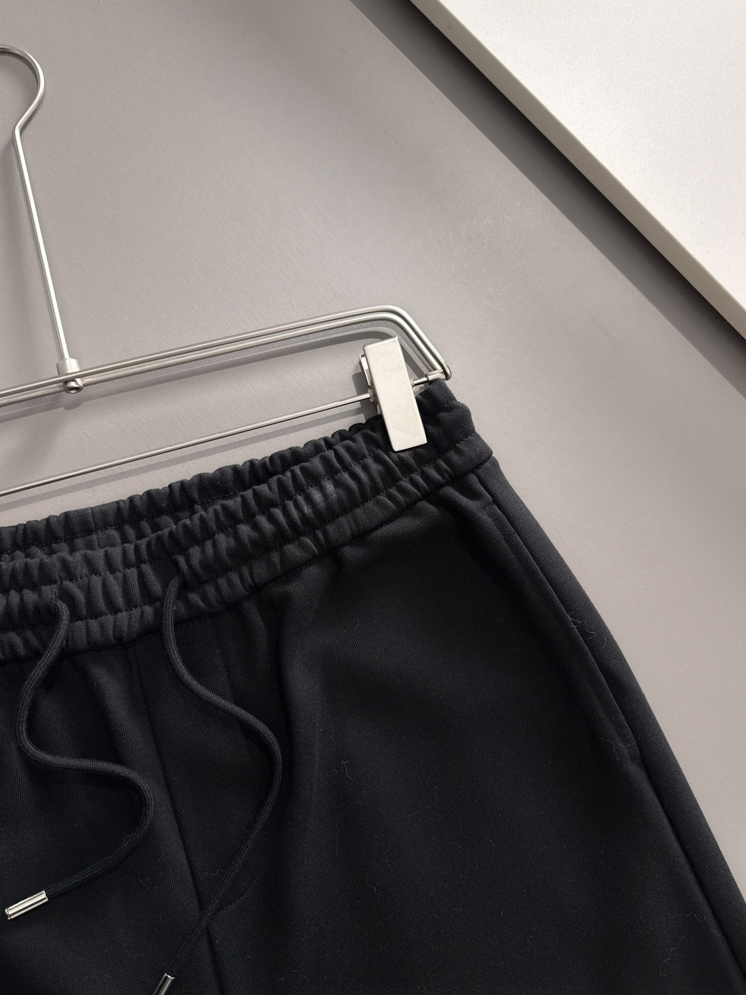 DIOR 迪奥 2026新款 轻奢主义 CD刺绣logo 后开袋绿叶刺绣 男女日常通勤 穿搭必备 休闲短