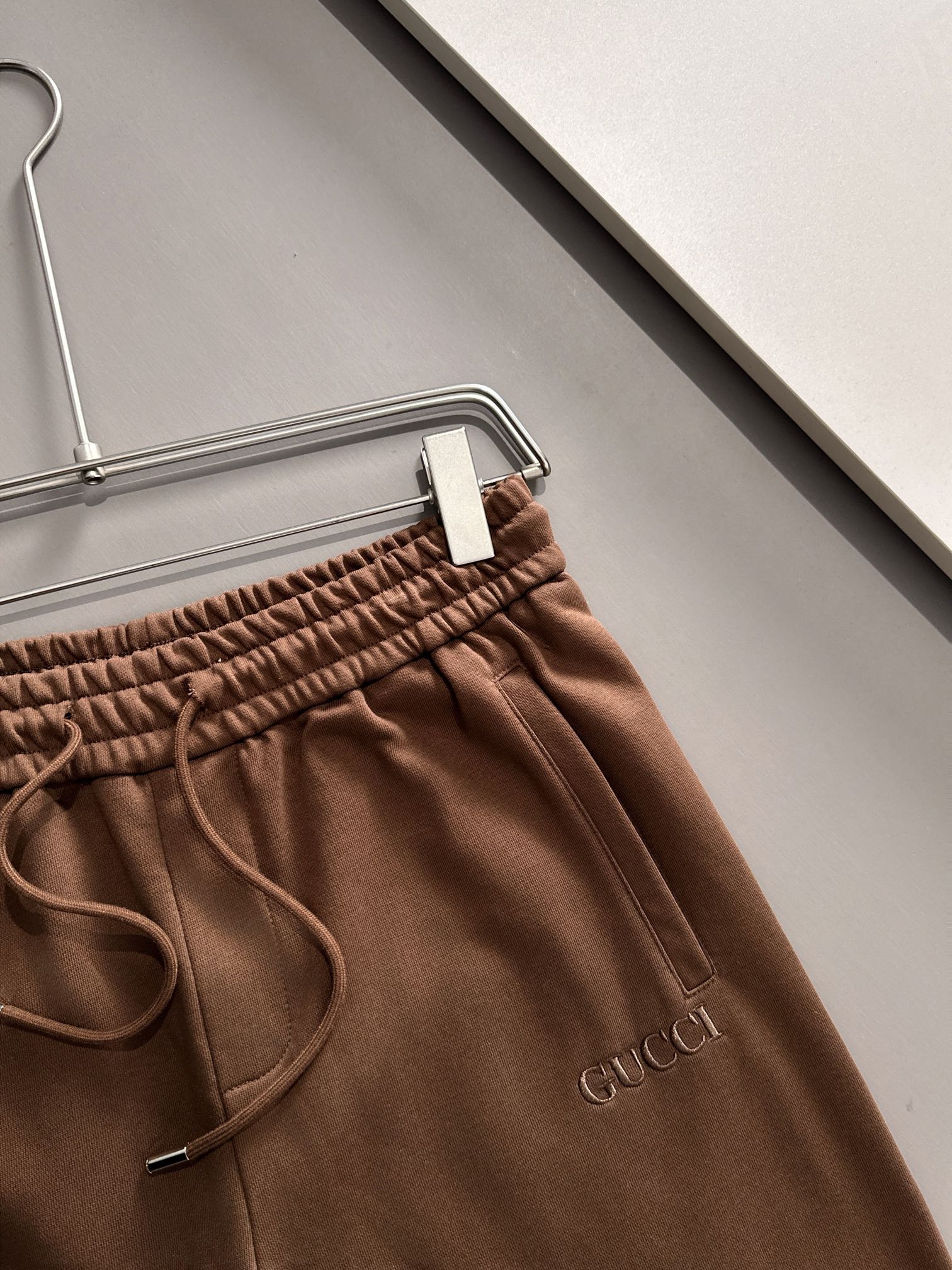  套装款！GUCCI 古驰 2025新款 轻奢主义 贴布破坏双G字母 精工刺绣logo 男女日常通勤穿搭