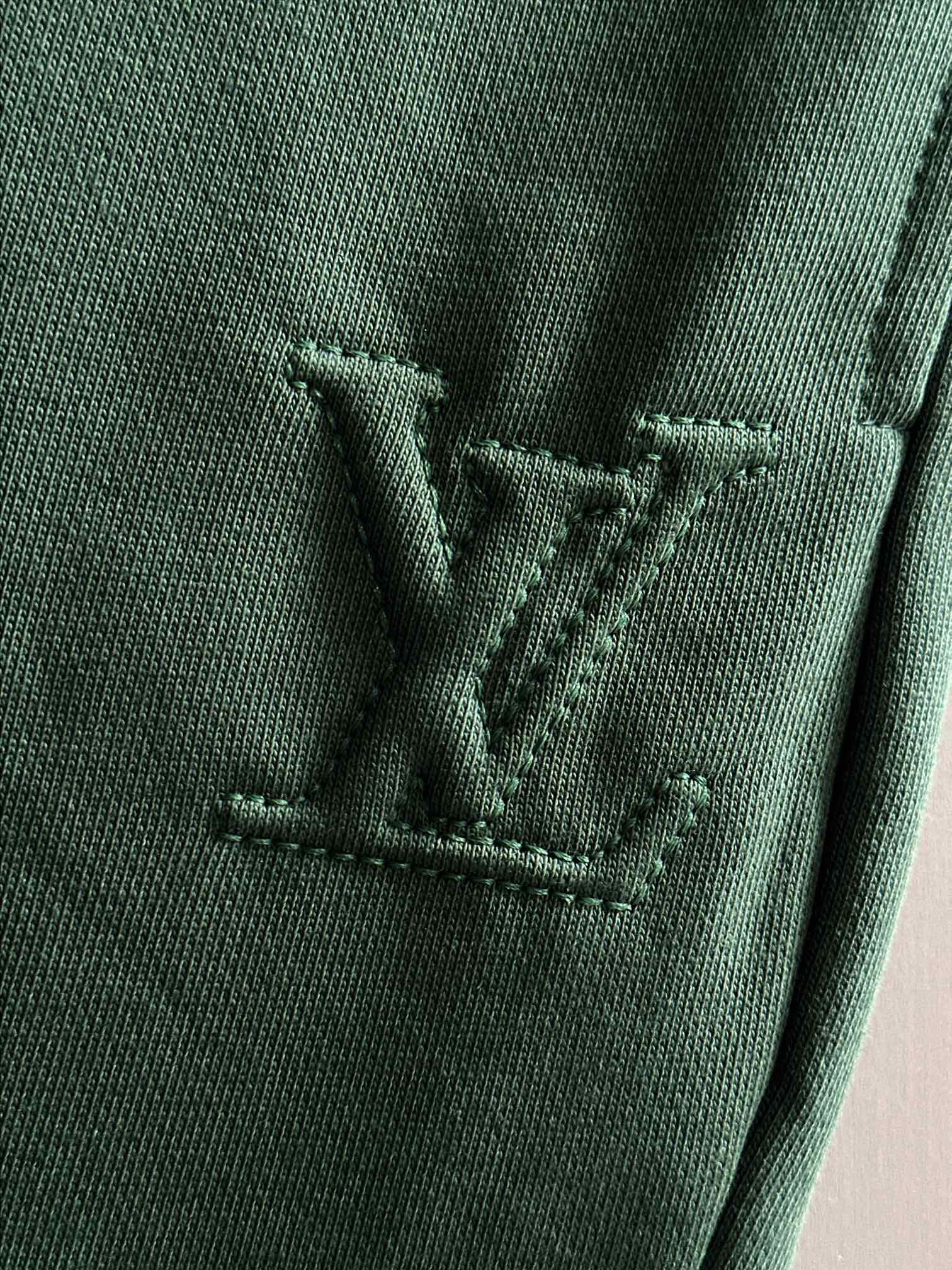 LV 驴家 2026新款 轻奢主义 凹凸字母logo 植绒四叶草字母 男女日常通勤穿搭必备 休闲短裤·定