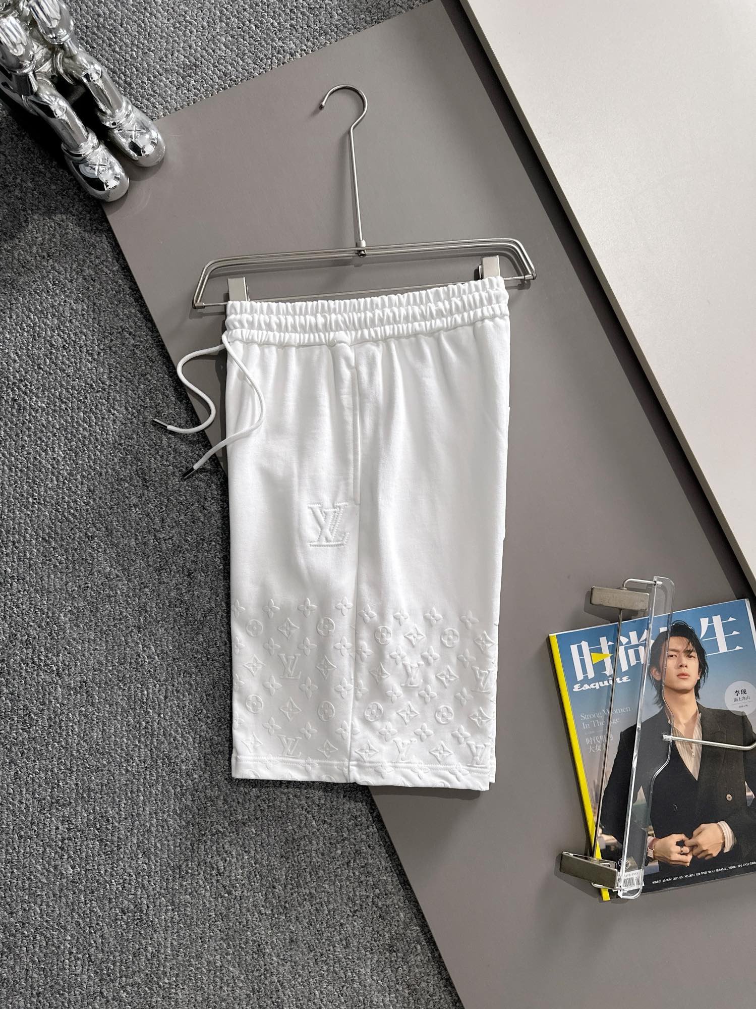LV 驴家 2026新款 轻奢主义 凹凸字母logo 植绒四叶草字母 男女日常通勤穿搭必备 休闲短裤·定