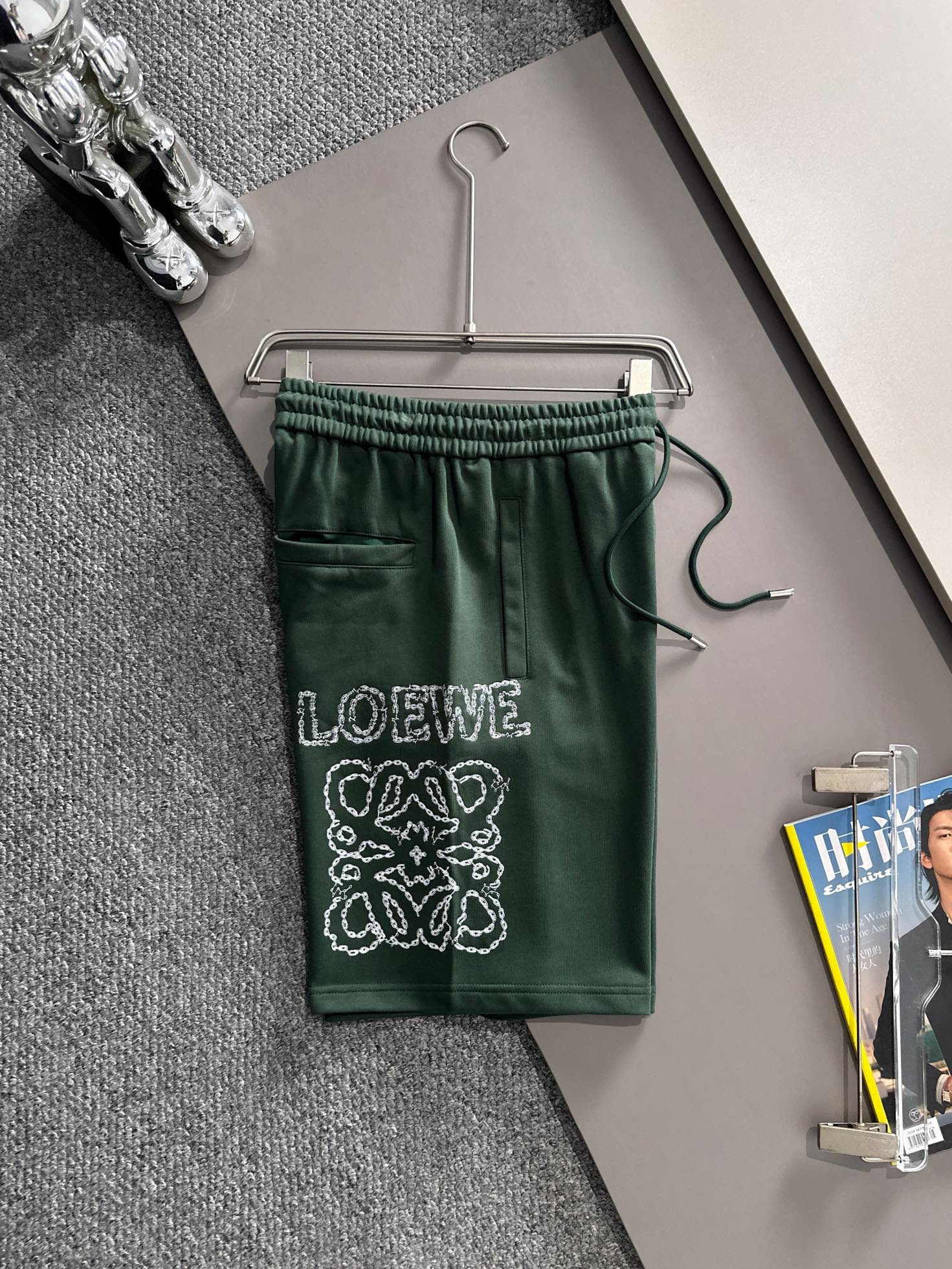  套装款！LOEWE 罗意威 2025新款 轻奢主义 锁链刺绣logo 男女日常通勤穿搭必备 休闲短裤
