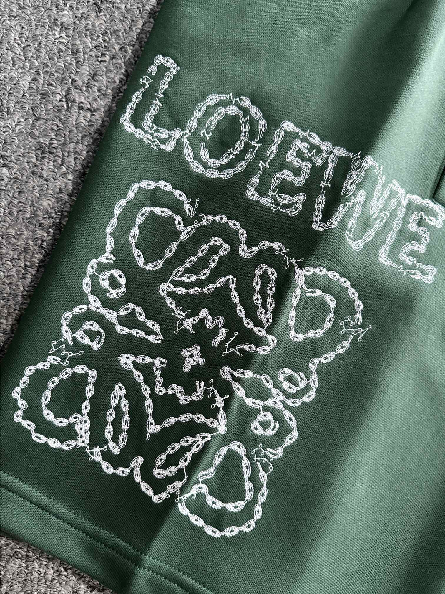  套装款！LOEWE 罗意威 2025新款 轻奢主义 锁链刺绣logo 男女日常通勤穿搭必备 休闲短裤

