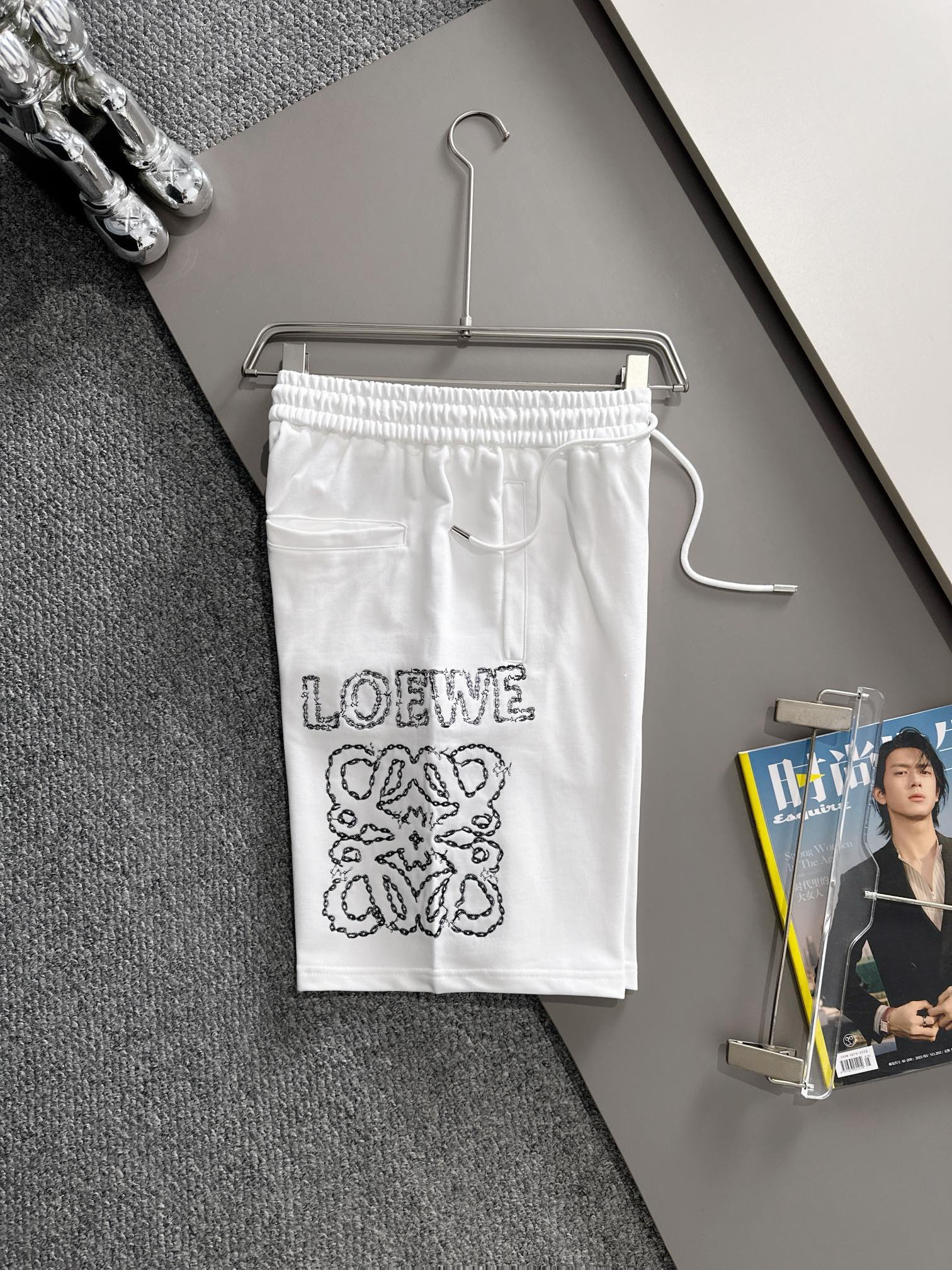  套装款！LOEWE 罗意威 2025新款 轻奢主义 锁链刺绣logo 男女日常通勤穿搭必备 休闲短裤
