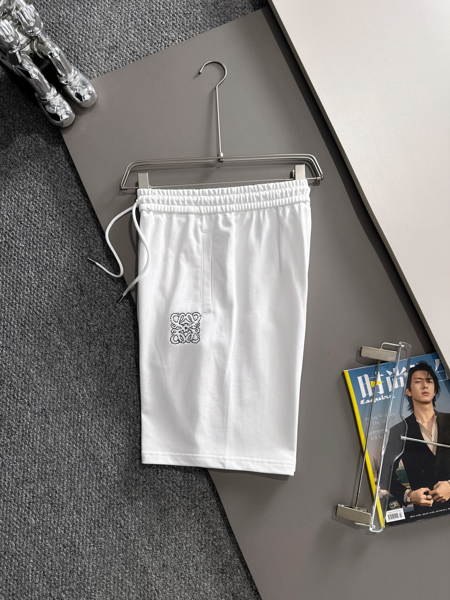  套装款！LOEWE 罗意威 2025新款 轻奢主义 锁链刺绣logo 男女日常通勤穿搭必备 休闲短裤

