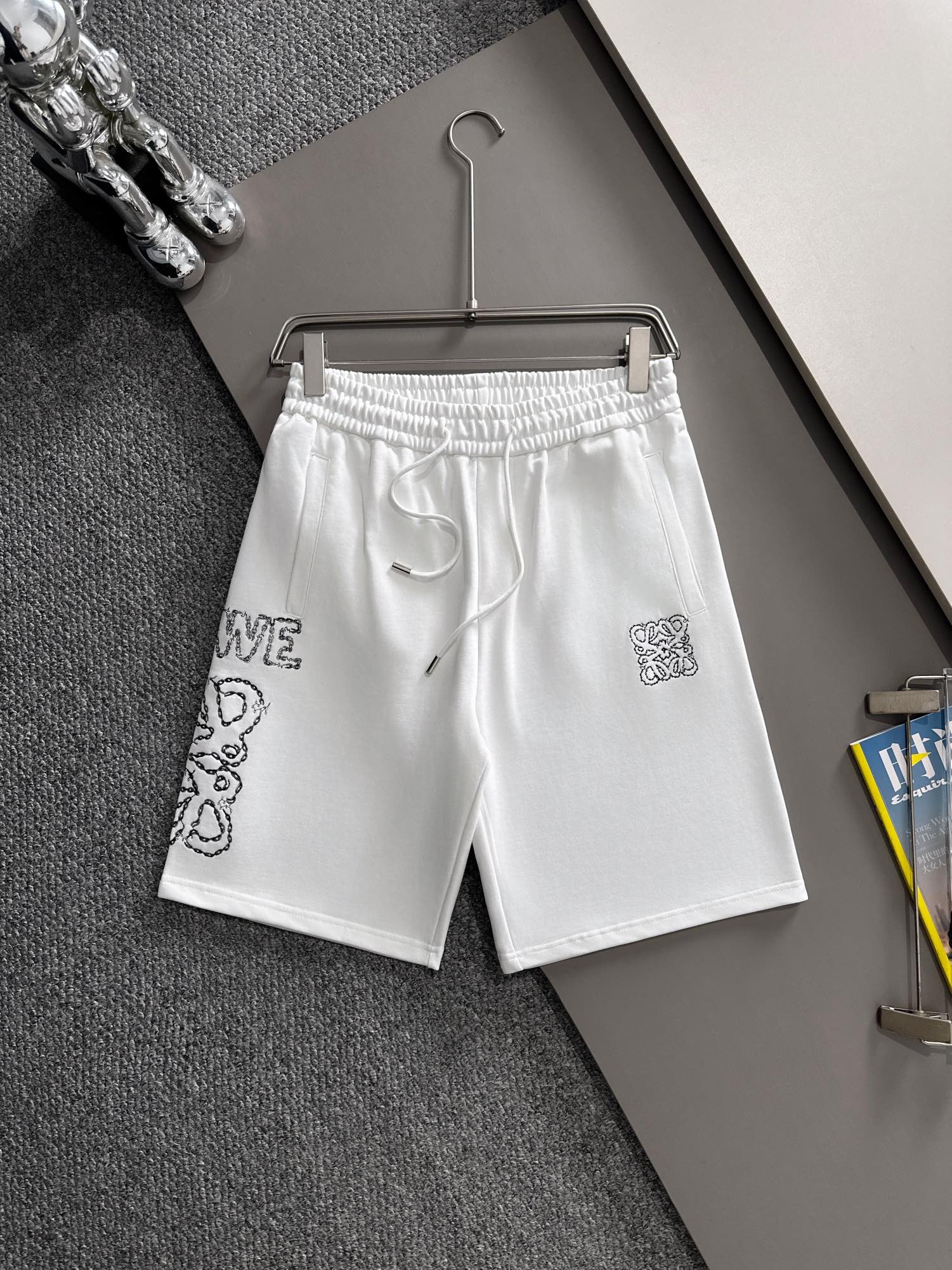  套装款！LOEWE 罗意威 2025新款 轻奢主义 锁链刺绣logo 男女日常通勤穿搭必备 休闲短裤
