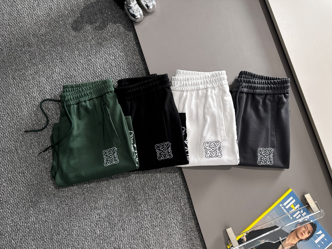  套装款！LOEWE 罗意威 2025新款 轻奢主义 锁链刺绣logo 男女日常通勤穿搭必备 休闲短裤
