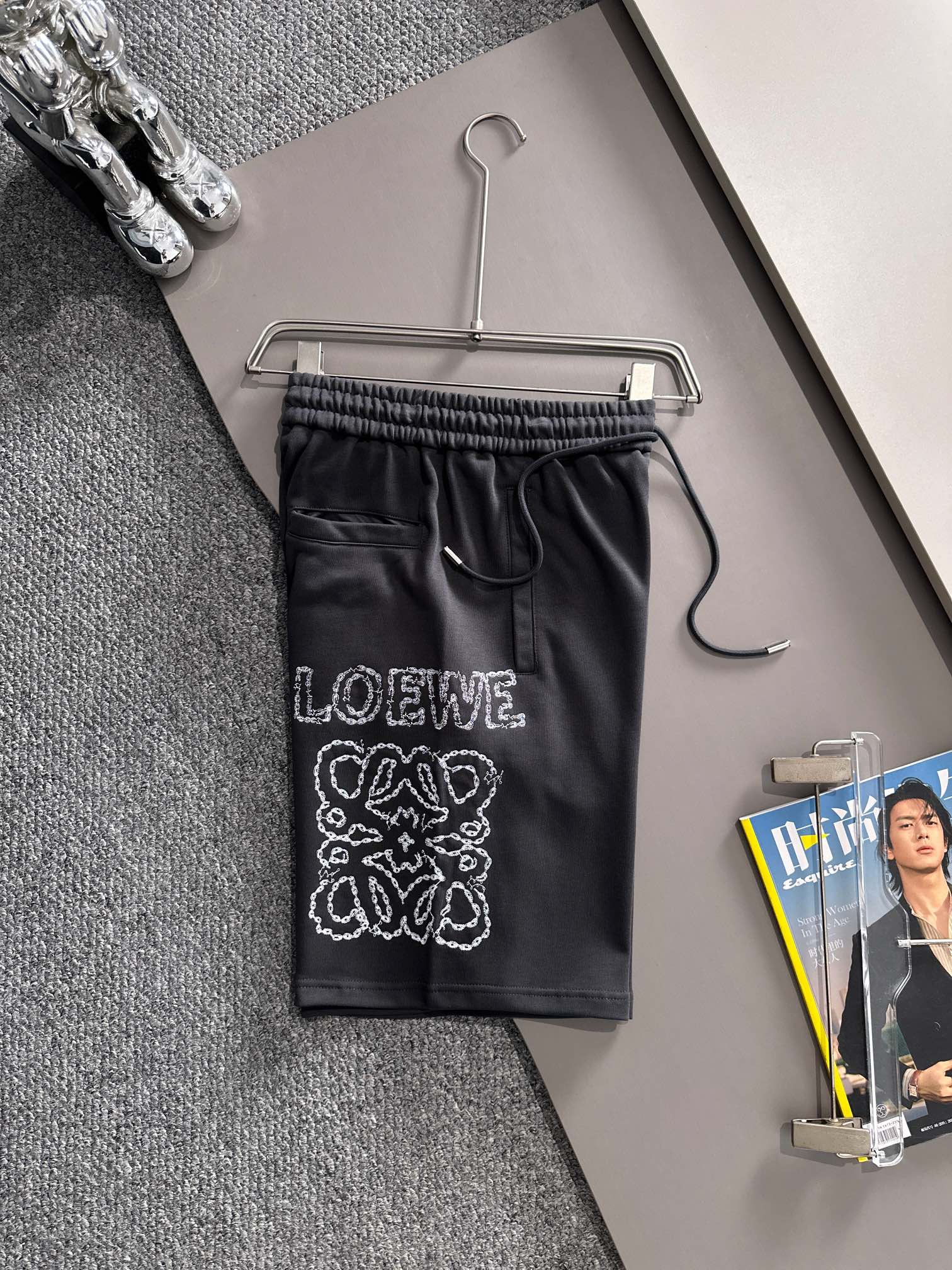 套装款！LOEWE 罗意威 2025新款 轻奢主义 锁链刺绣logo 男女日常通勤穿搭必备 休闲短裤
