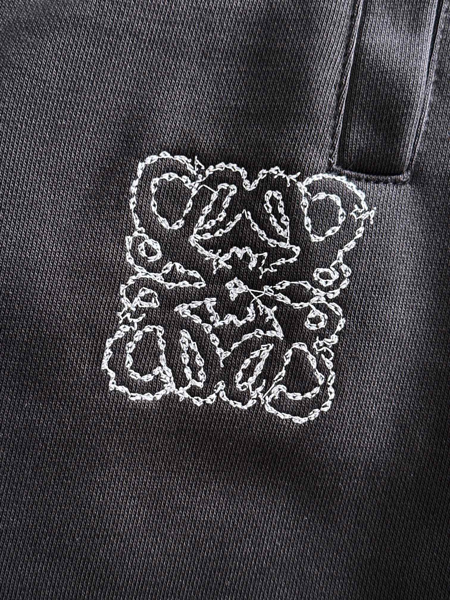  套装款！LOEWE 罗意威 2025新款 轻奢主义 锁链刺绣logo 男女日常通勤穿搭必备 休闲短裤
