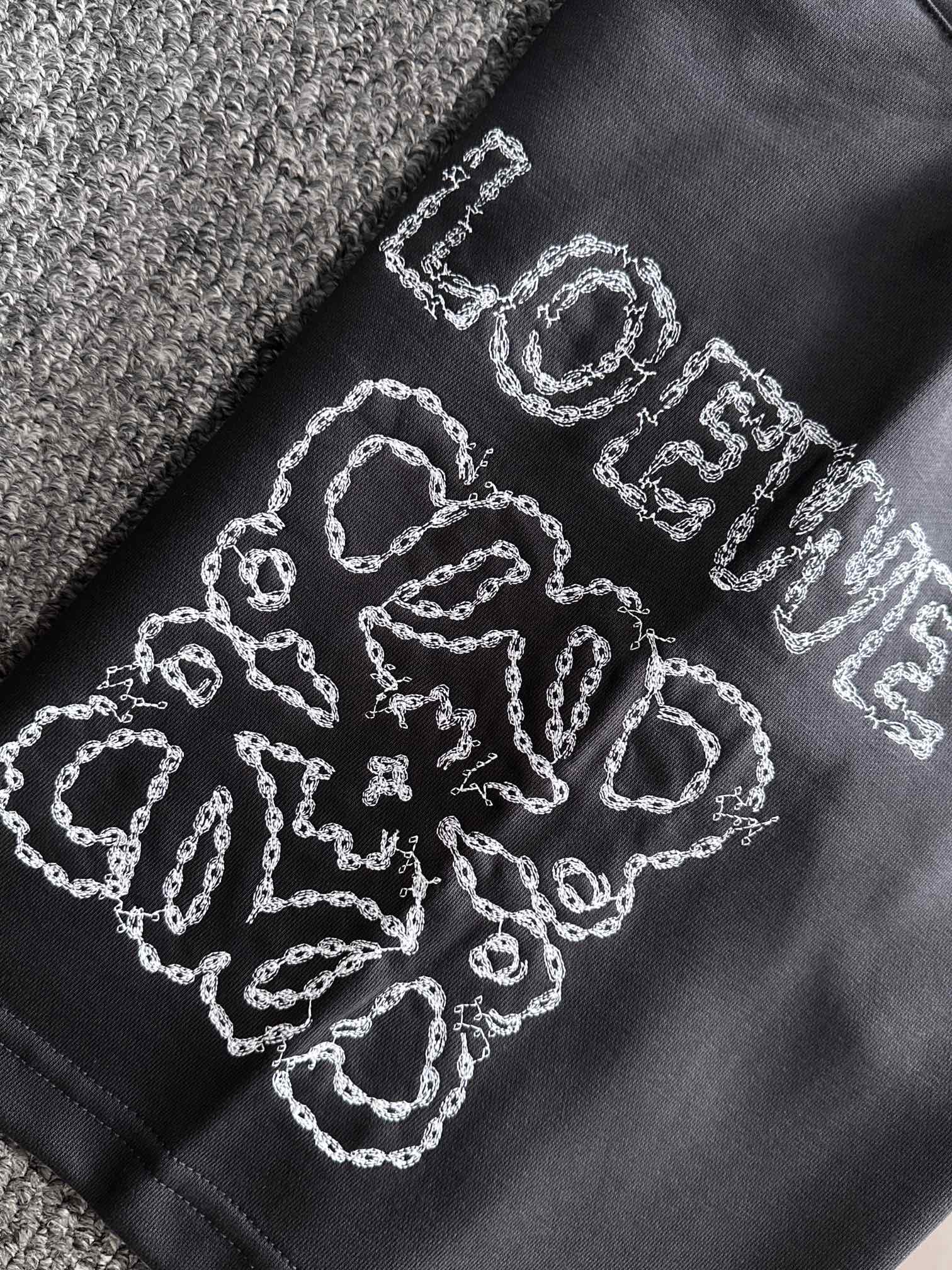  套装款！LOEWE 罗意威 2025新款 轻奢主义 锁链刺绣logo 男女日常通勤穿搭必备 休闲短裤
