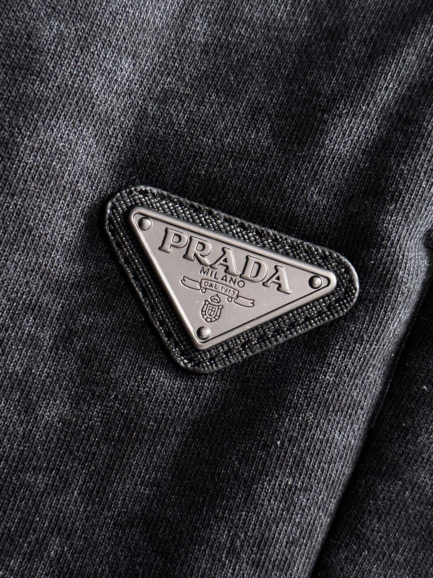  套装款！PRADA 普拉达 2025新款 轻奢主义 拼接暗纹 定制三角章logo 男女日常通勤穿搭必备