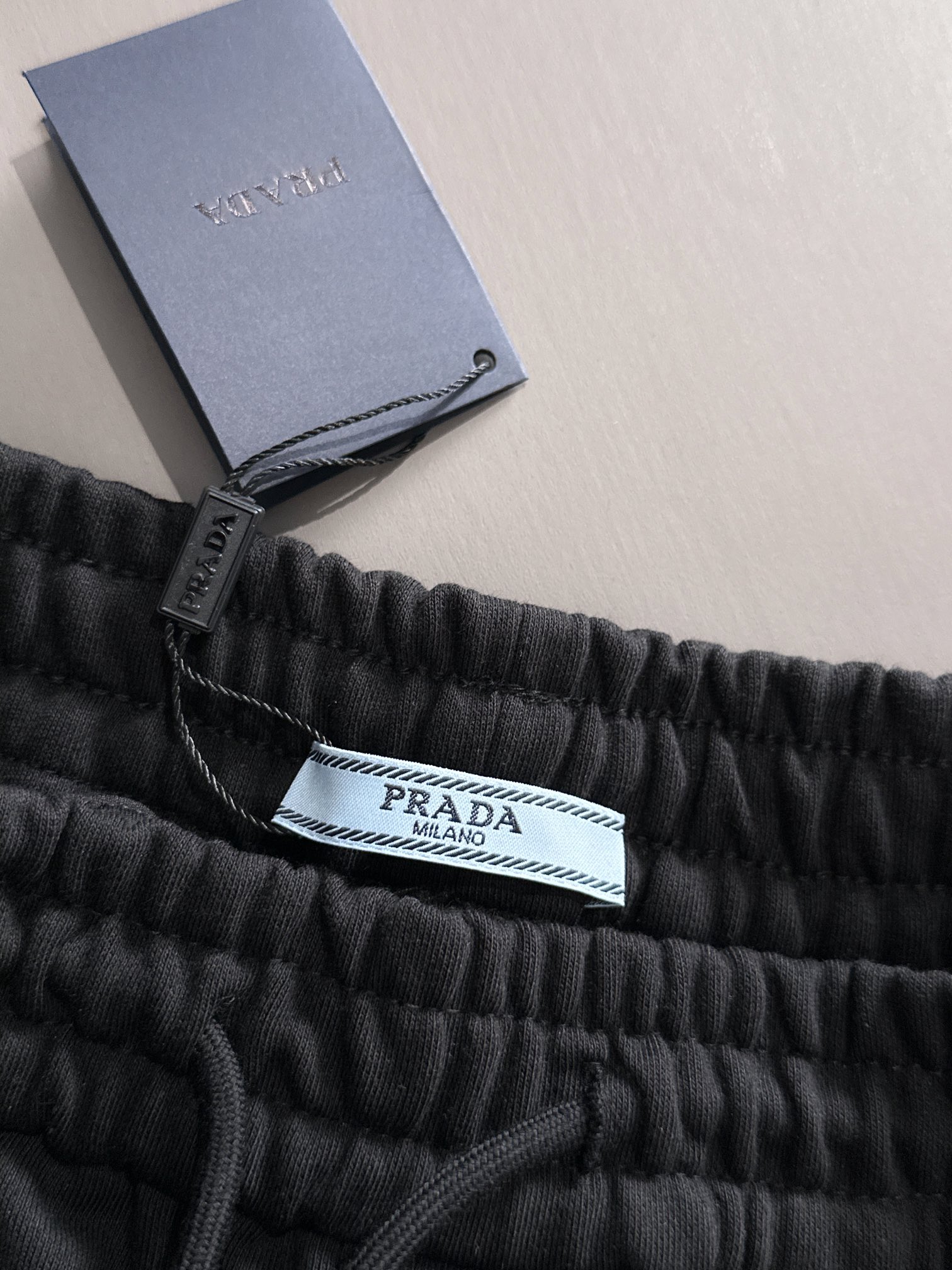  套装款！PRADA 普拉达 2025新款 轻奢主义 拼接暗纹 定制三角章logo 男女日常通勤穿搭必备