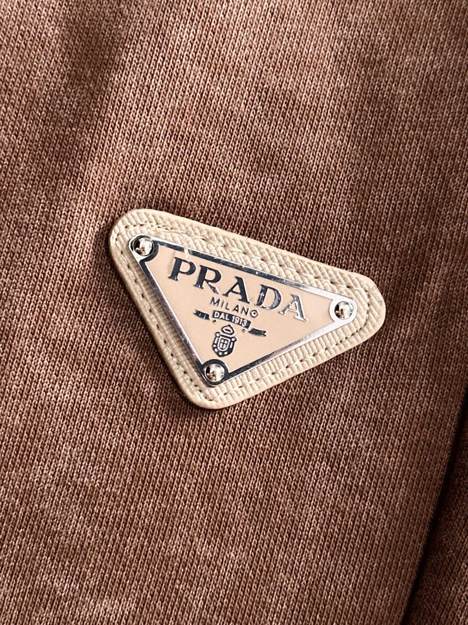  套装款！PRADA 普拉达 2025新款 轻奢主义 拼接暗纹 定制三角章logo 男女日常通勤穿搭必备