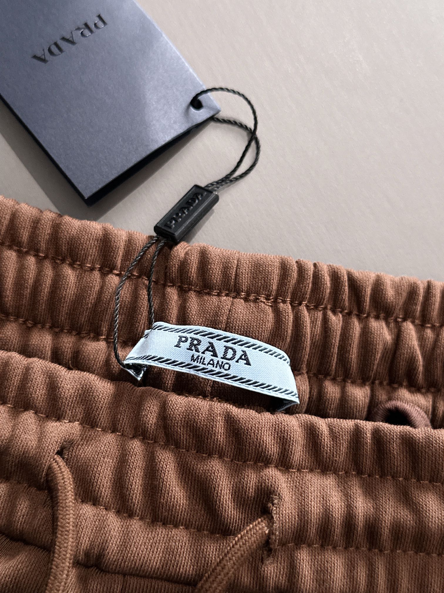  套装款！PRADA 普拉达 2025新款 轻奢主义 拼接暗纹 定制三角章logo 男女日常通勤穿搭必备