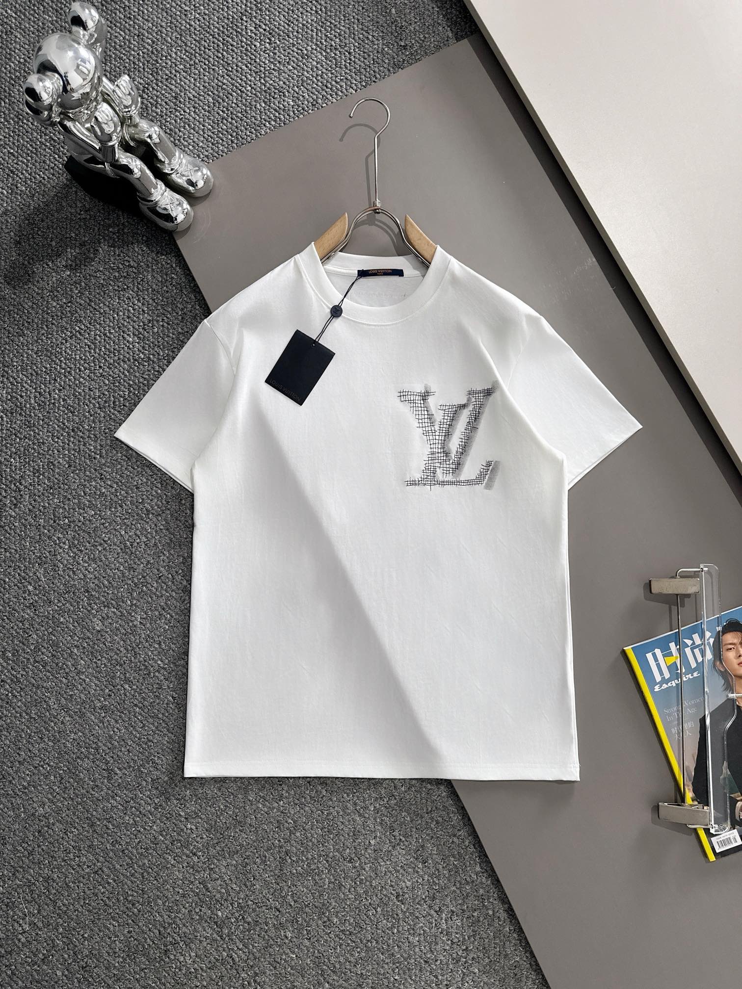 P80 LV 2025 nuevo modelo, logo con bordado de cruz y técnica de pintura a mano, corte OS holgado, unisex, camiseta de m…