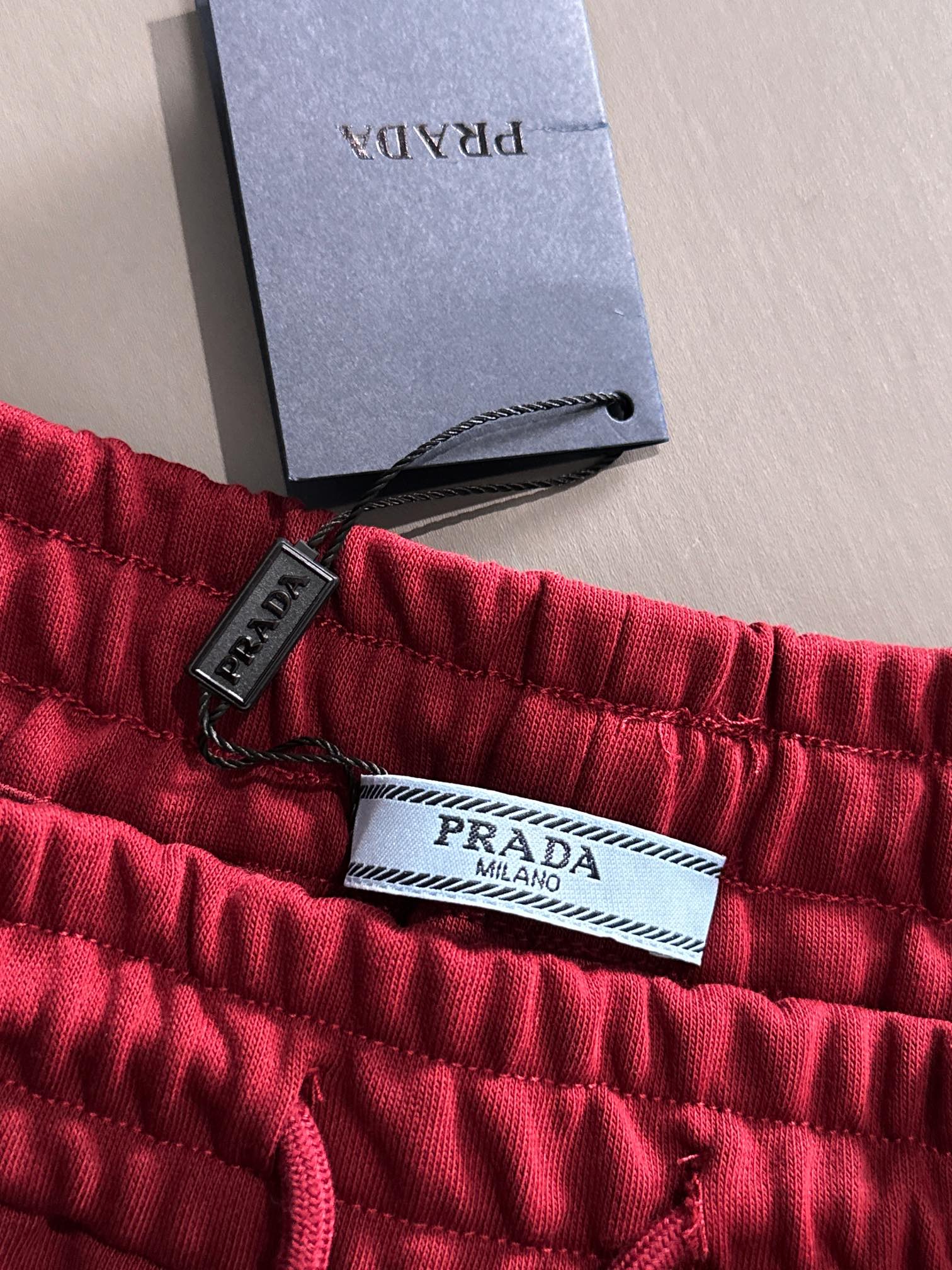  套装款！PRADA 普拉达 2025新款 轻奢主义 后梭织拼接拉链口袋 定制三角章logo 男女日常通