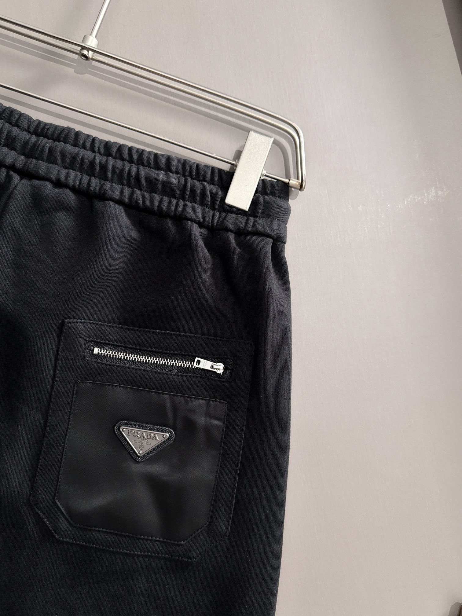  套装款！PRADA 普拉达 2025新款 轻奢主义 后梭织拼接拉链口袋 定制三角章logo 男女日常通