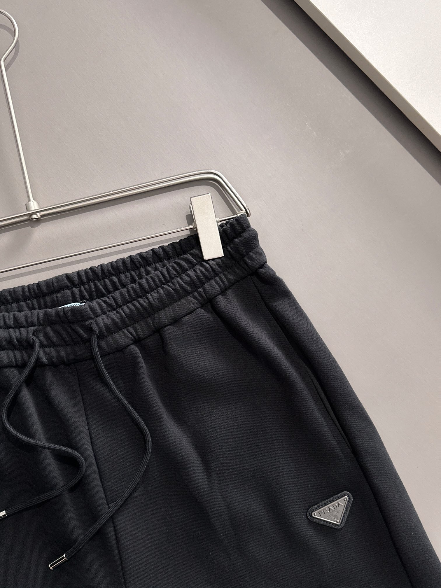  套装款！PRADA 普拉达 2025新款 轻奢主义 后梭织拼接拉链口袋 定制三角章logo 男女日常通