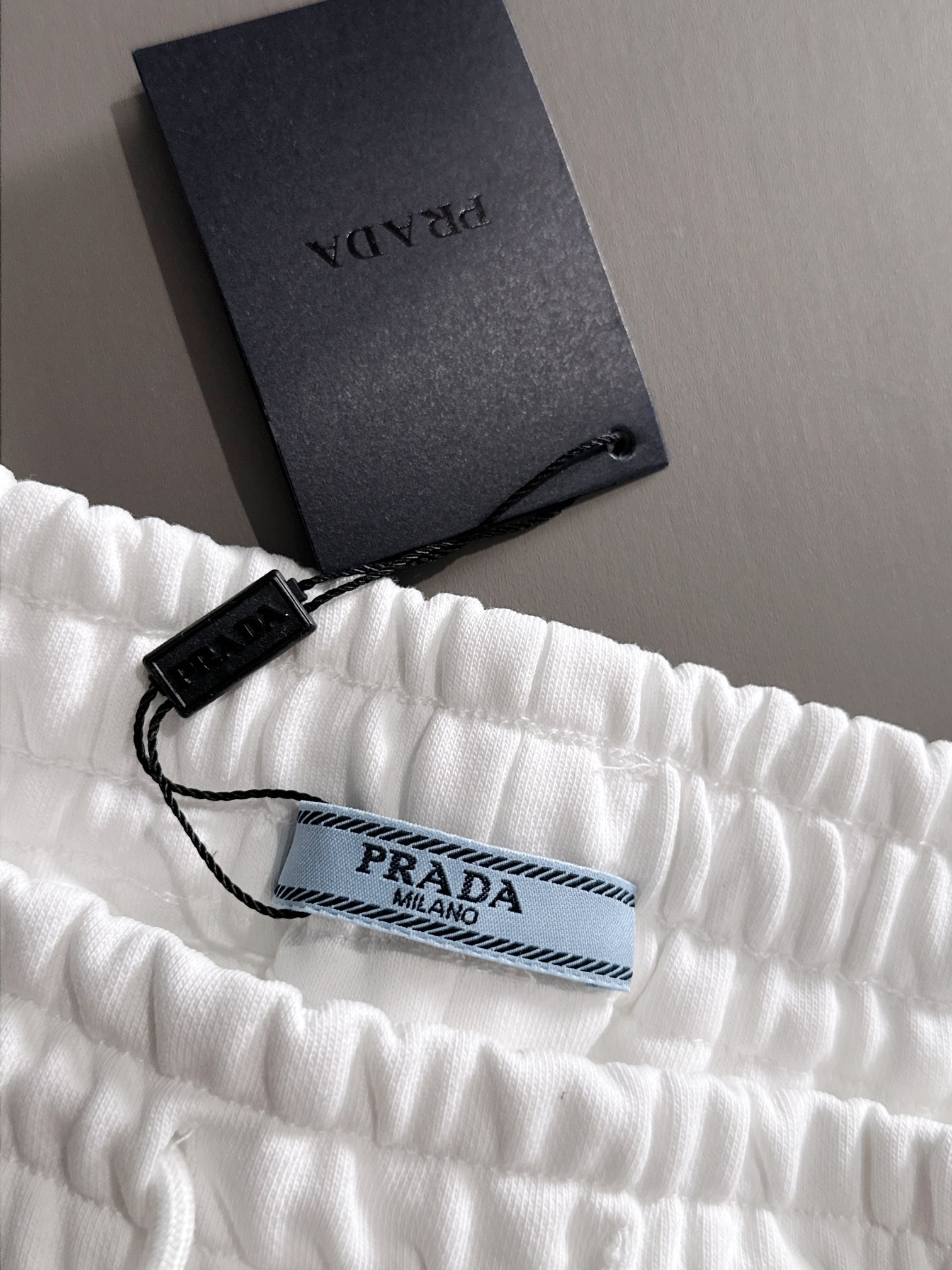  套装款！PRADA 普拉达 2025新款 轻奢主义 后梭织拼接拉链口袋 定制三角章logo 男女日常通