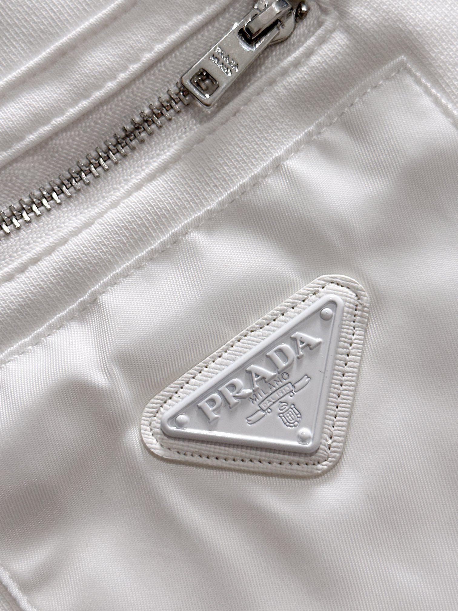  套装款！PRADA 普拉达 2025新款 轻奢主义 后梭织拼接拉链口袋 定制三角章logo 男女日常通