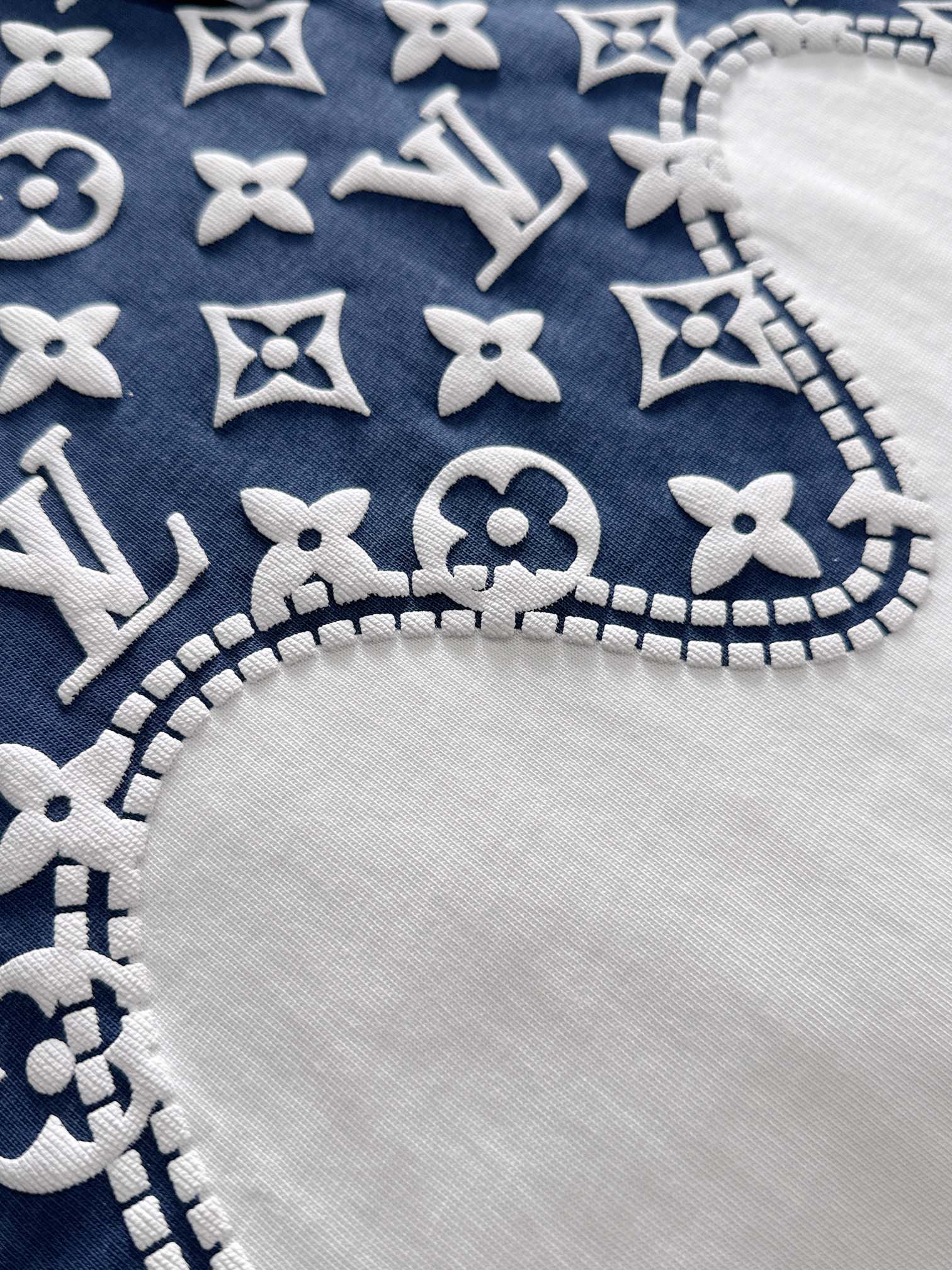 Louis Vuitton Louis Vuitton 路易威登 LV 驴家 2026新款 植绒发泡四叶草字母logo 短袖t恤