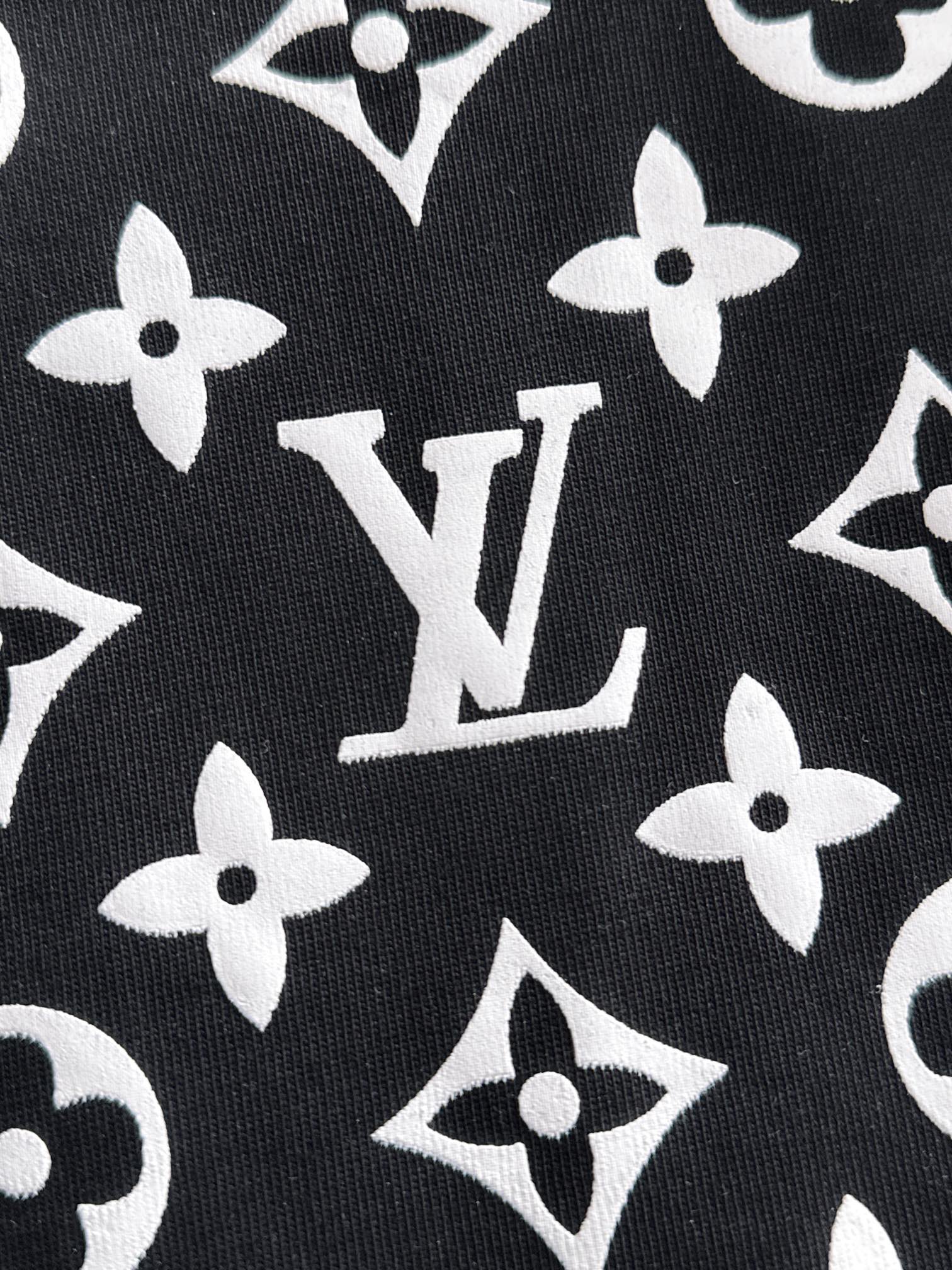 Louis Vuitton Louis Vuitton 路易威登 LV 驴家 2026新款 植绒发泡四叶草字母logo 短袖t恤
