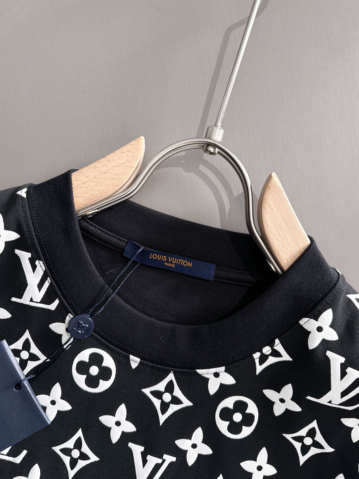 Louis Vuitton Louis Vuitton 路易威登 LV 驴家 2026新款 植绒发泡四叶草字母logo 短袖t恤