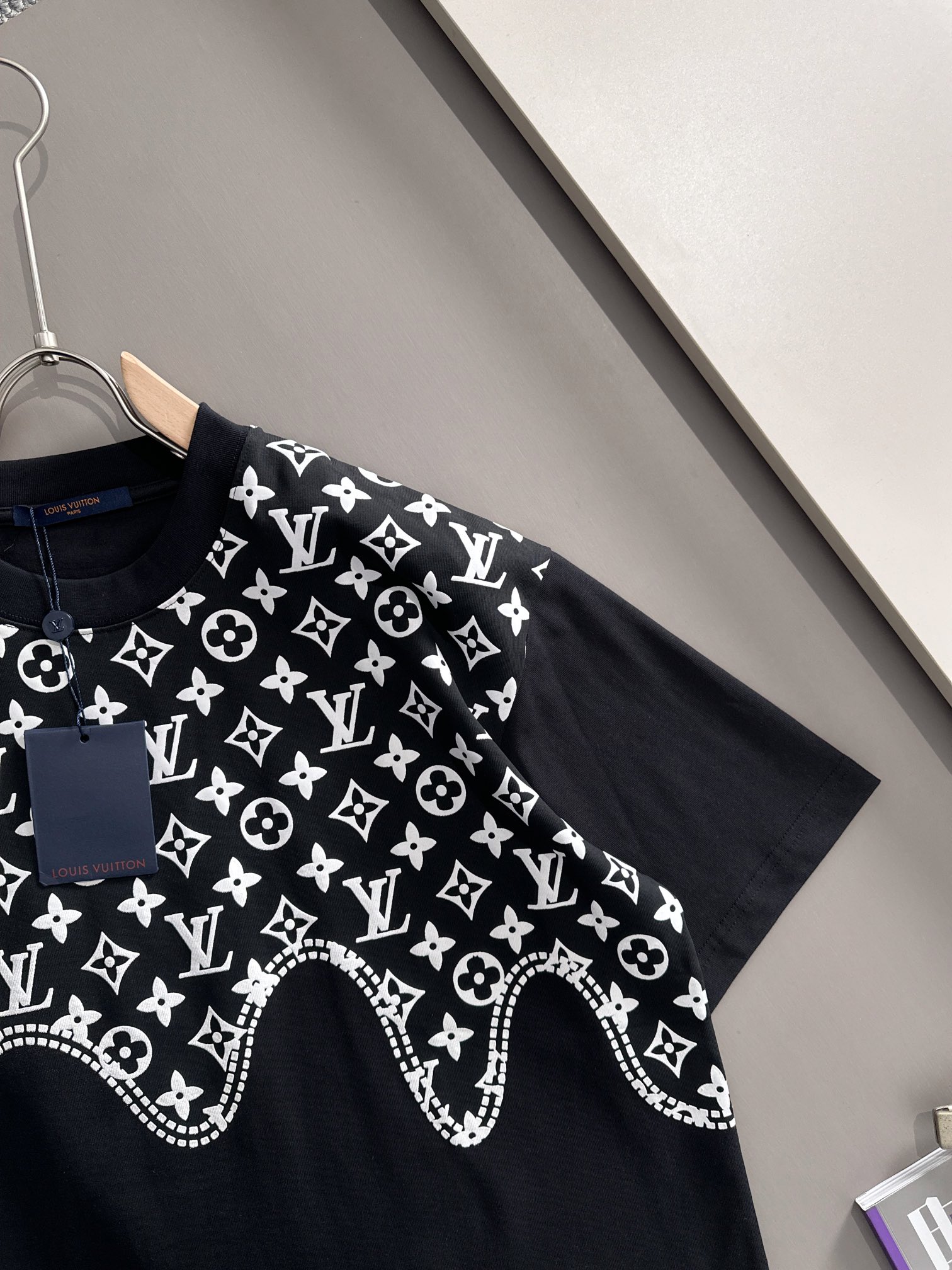 Louis Vuitton Louis Vuitton 路易威登 LV 驴家 2026新款 植绒发泡四叶草字母logo 短袖t恤