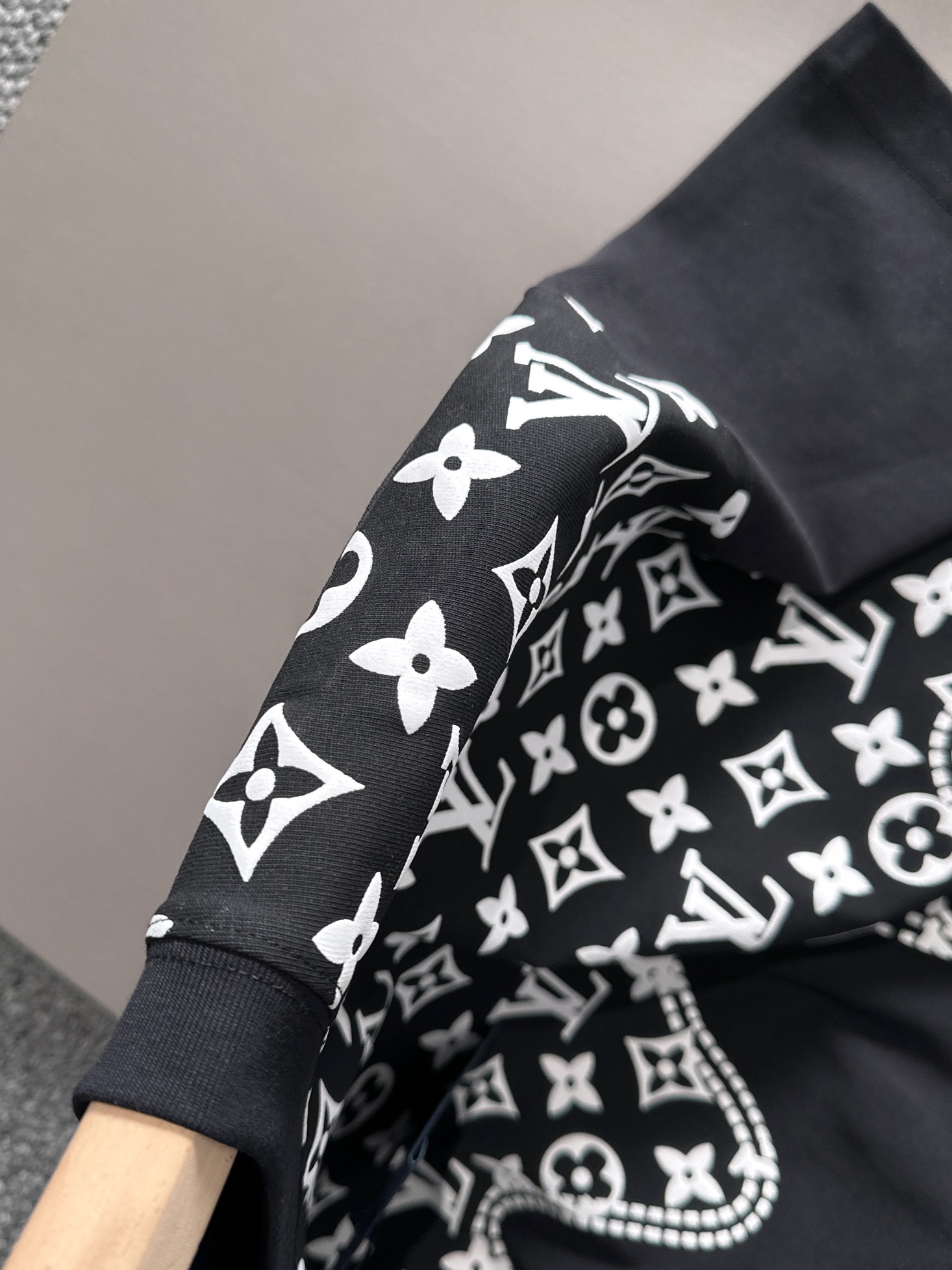 Louis Vuitton Louis Vuitton 路易威登 LV 驴家 2026新款 植绒发泡四叶草字母logo 短袖t恤