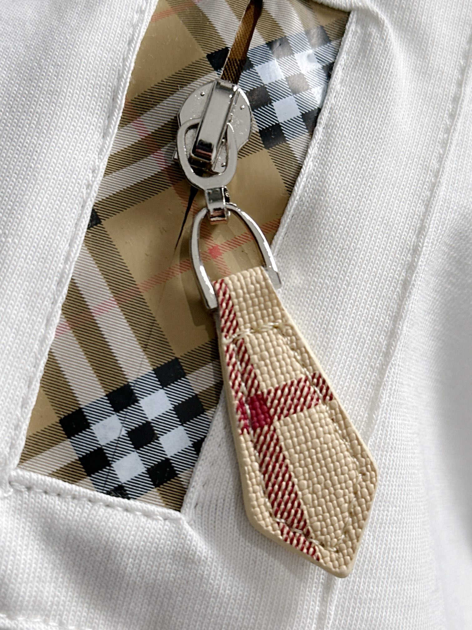 Burberry Burberry 巴宝莉 BBR 2026新款 双层贴布口袋 刺绣战马logo 短袖t恤