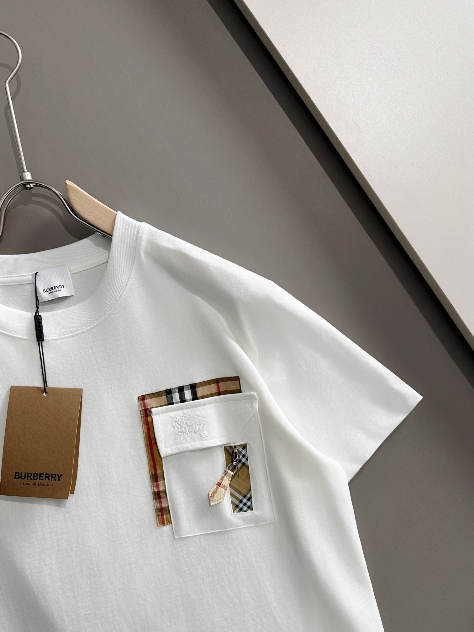 Burberry Burberry 巴宝莉 BBR 2026新款 双层贴布口袋 刺绣战马logo 短袖t恤
