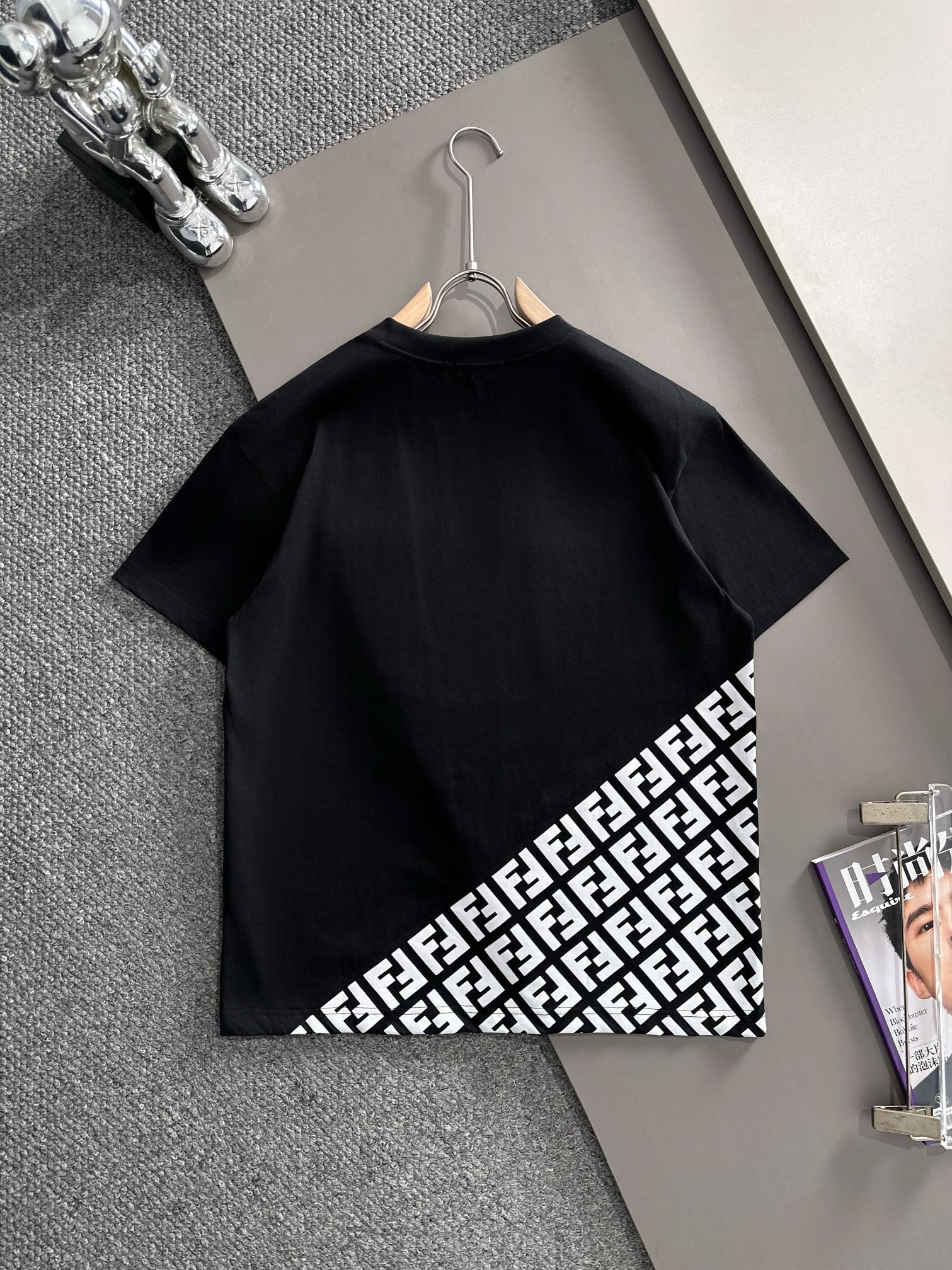 Fendi FENDI 芬迪 2026新款 前后双F字母印花 凹凸字母logo 短袖t恤