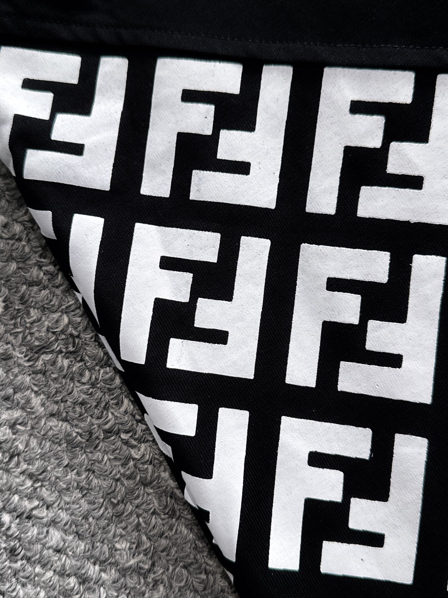 Fendi FENDI 芬迪 2026新款 前后双F字母印花 凹凸字母logo 短袖t恤