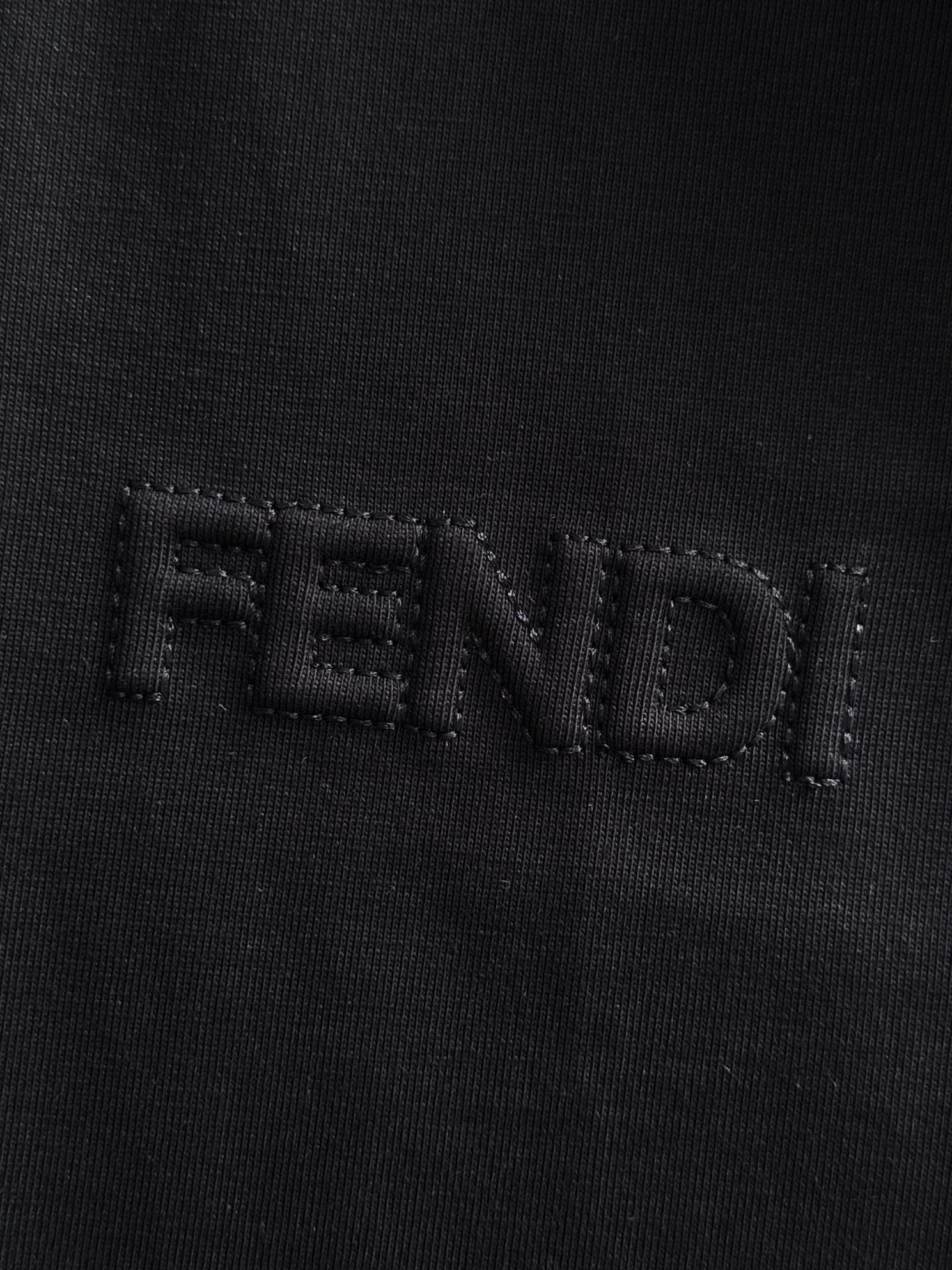 Fendi FENDI 芬迪 2026新款 前后双F字母印花 凹凸字母logo 短袖t恤