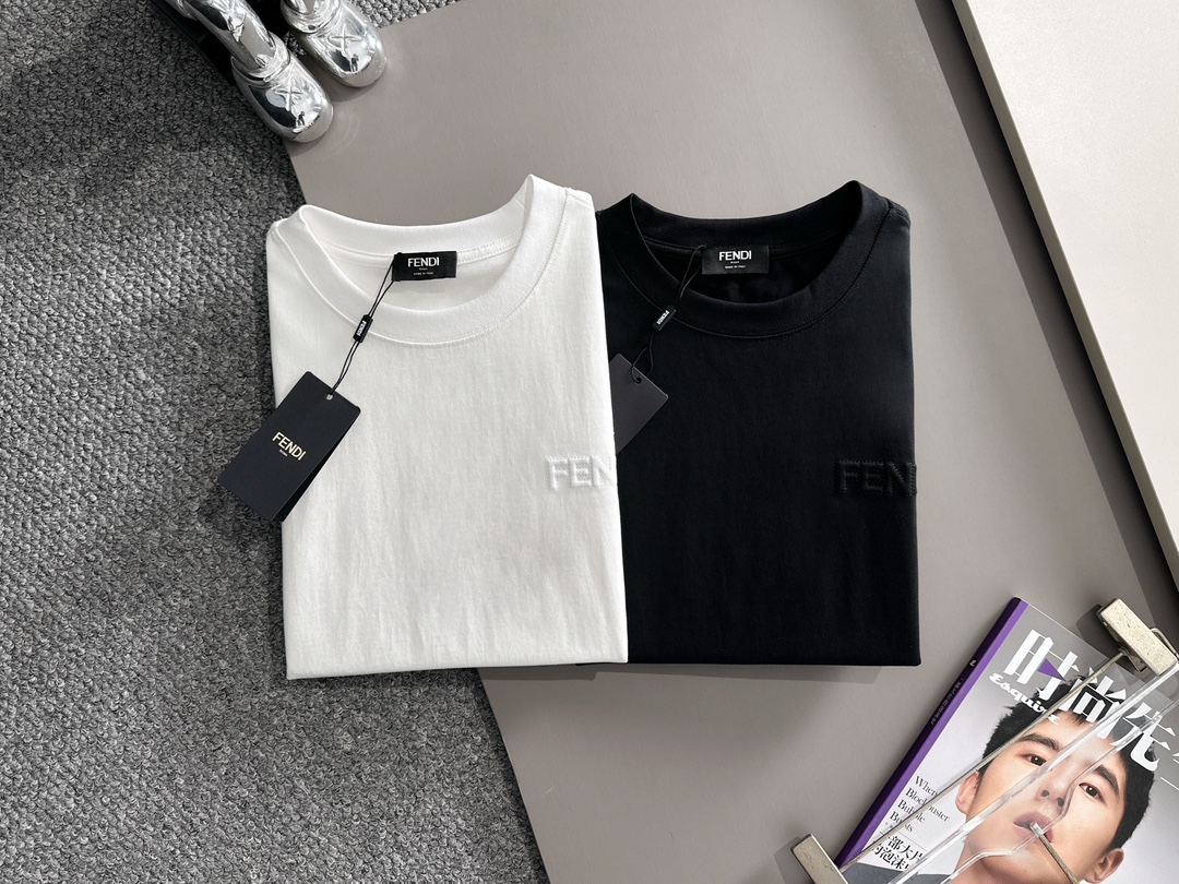 Fendi FENDI 芬迪 2026新款 前后双F字母印花 凹凸字母logo 短袖t恤