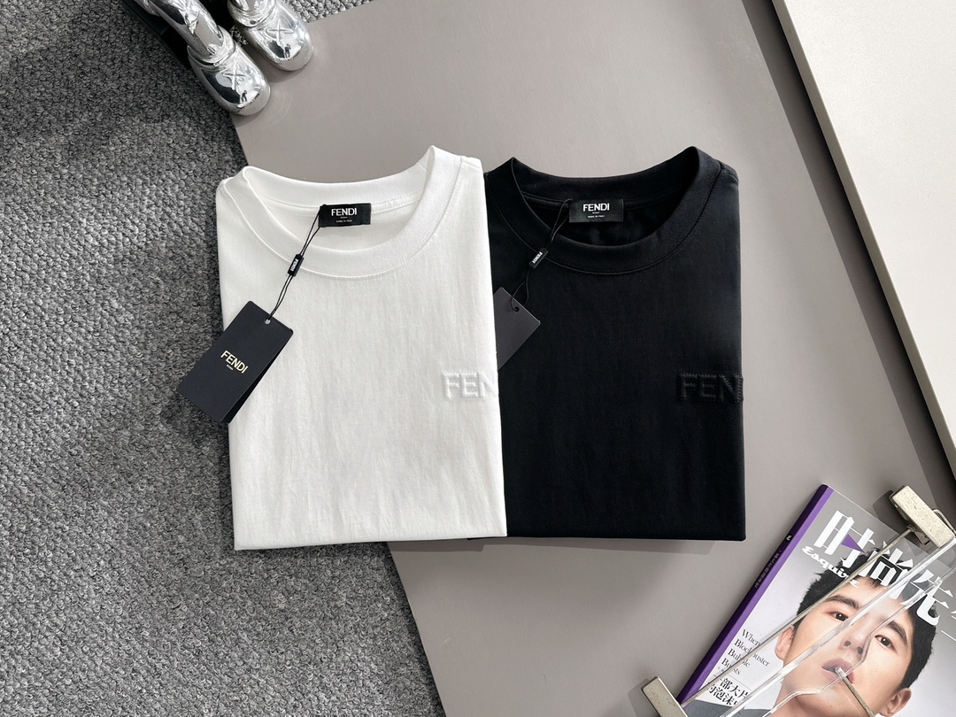 Fendi FENDI 芬迪 2026新款 前后双F字母印花 凹凸字母logo 短袖t恤
