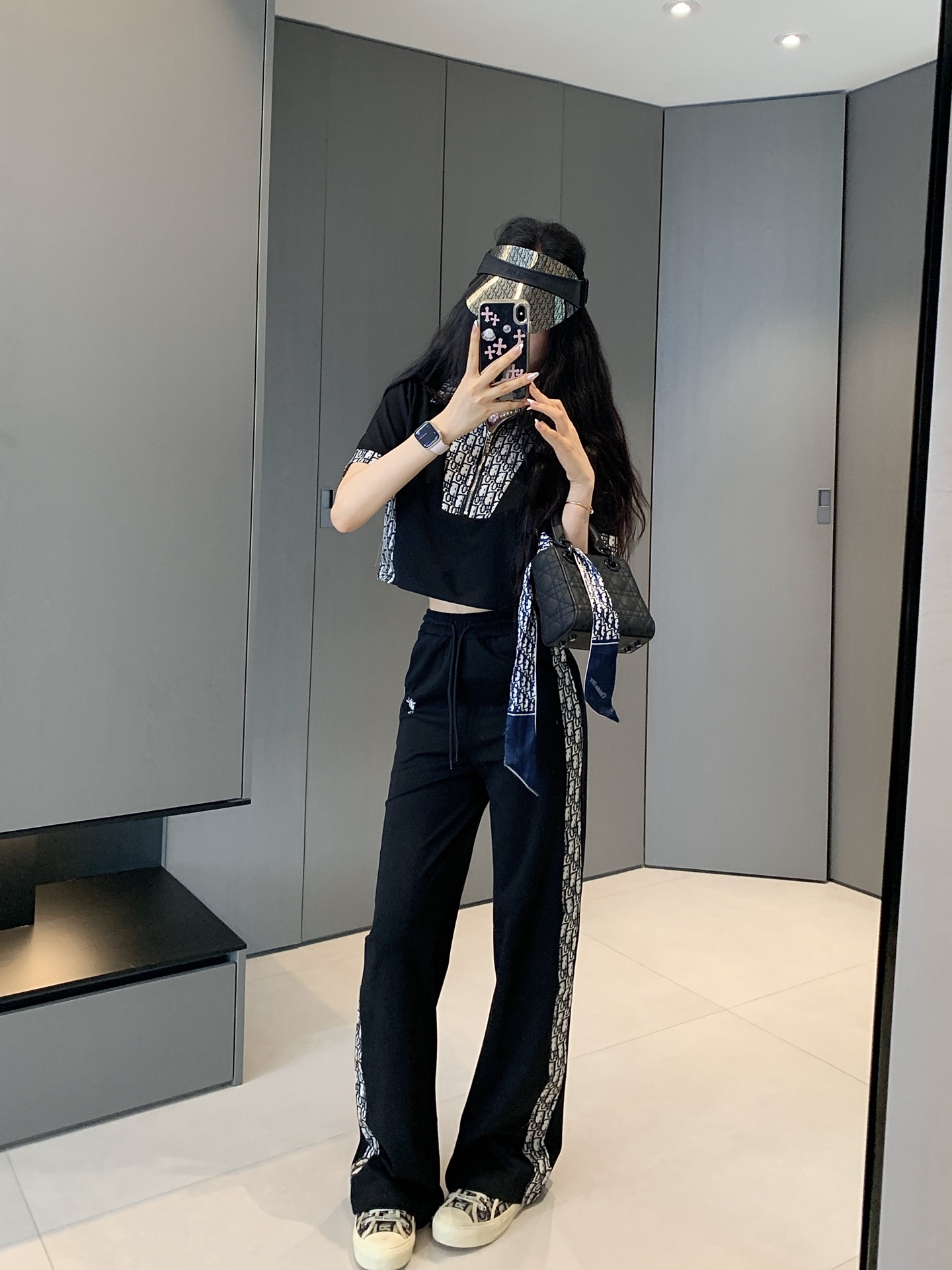 NO:418645,Model number D25052748 Dio* new old-fashioned logo jacquard splicing fashion and casual two-piece set!  Half-zippered lapel short top CD Bee embroidered elastic waist straight-leg casual pants trousers!  (L size shoulder width 39, bust 96, sleeve length 20, garment length 42; waist circumference 64~78 elastic, trousers length 106) hair, dior, alexander wang19860909款号D25052748 Dio*新款老花logo提花拼接时尚休闲两件套装！半拉链门襟翻领短款上衣CD小蜜蜂刺绣松紧腰直筒休闲裤长裤！（L码肩宽39,胸围96,袖长20,衣长42；腰围64～78松紧,裤长106）发,,dior,alexander wang,Women's clothing