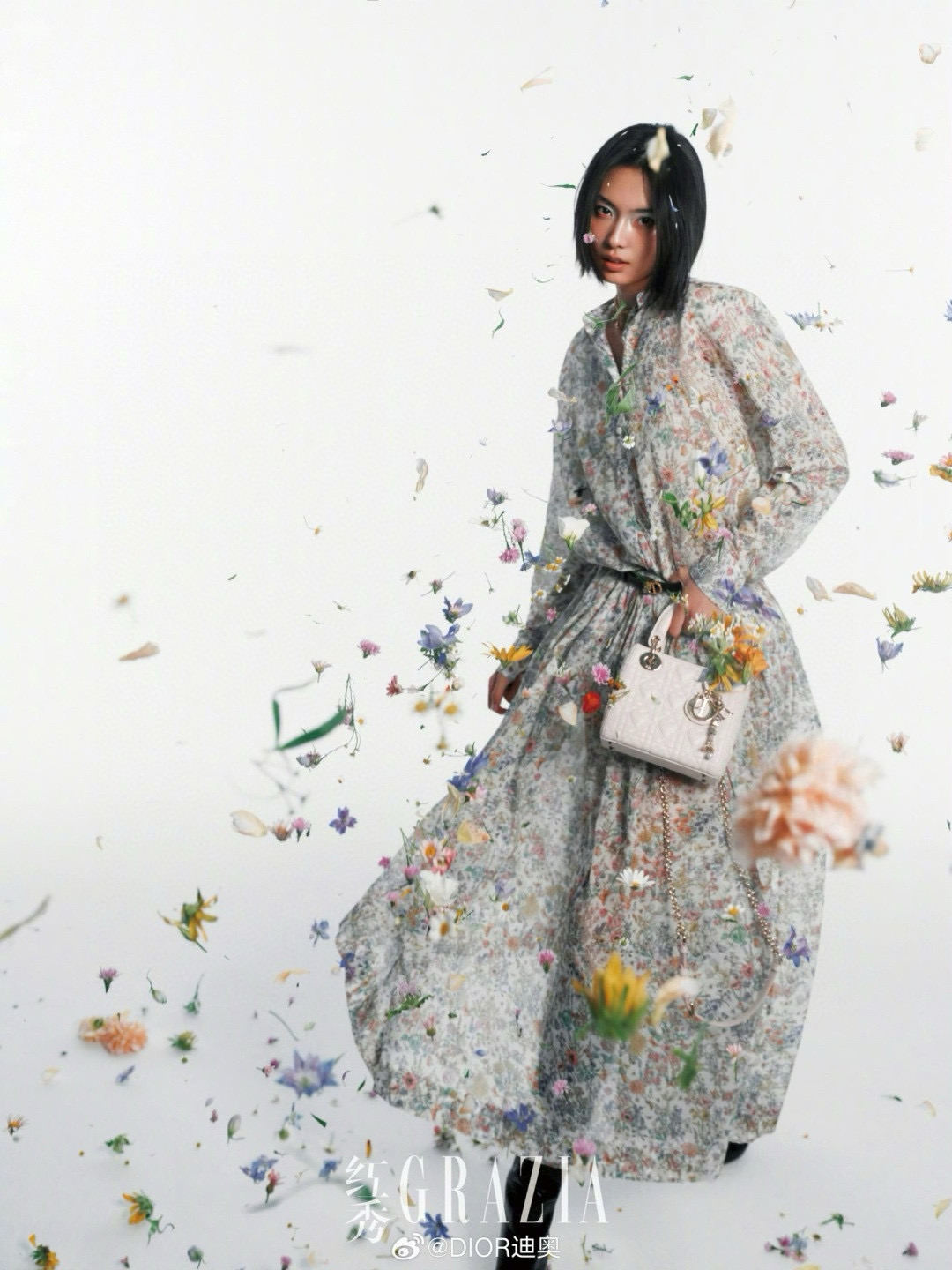 NO:474270,Model number D25082618 Dio* new model, colorful small floral fashionable and versatile two-piece set!  Classic CD Bee embroidered short front and long back long loose fashionable long-sleeved shirt with pleated flowing large skirt mid-length skirt!  (M size shoulder width 38, bust 108, sleeve length 62, garment length 73/87; waist 66, skirt length 81), dior, skirt length, alexander wang19860909款号D25082618 Dio*新款 五彩缤纷小碎花时尚百搭两件套装！经典CD小蜜蜂刺绣前短后长宽松时尚长袖衬衣压褶飘逸大裙摆中长款半身裙！（M码肩宽38,胸围108,袖长62,衣长73/87；腰围66,裙长81）,,dior,skirts,alexander wang,Women's clothing