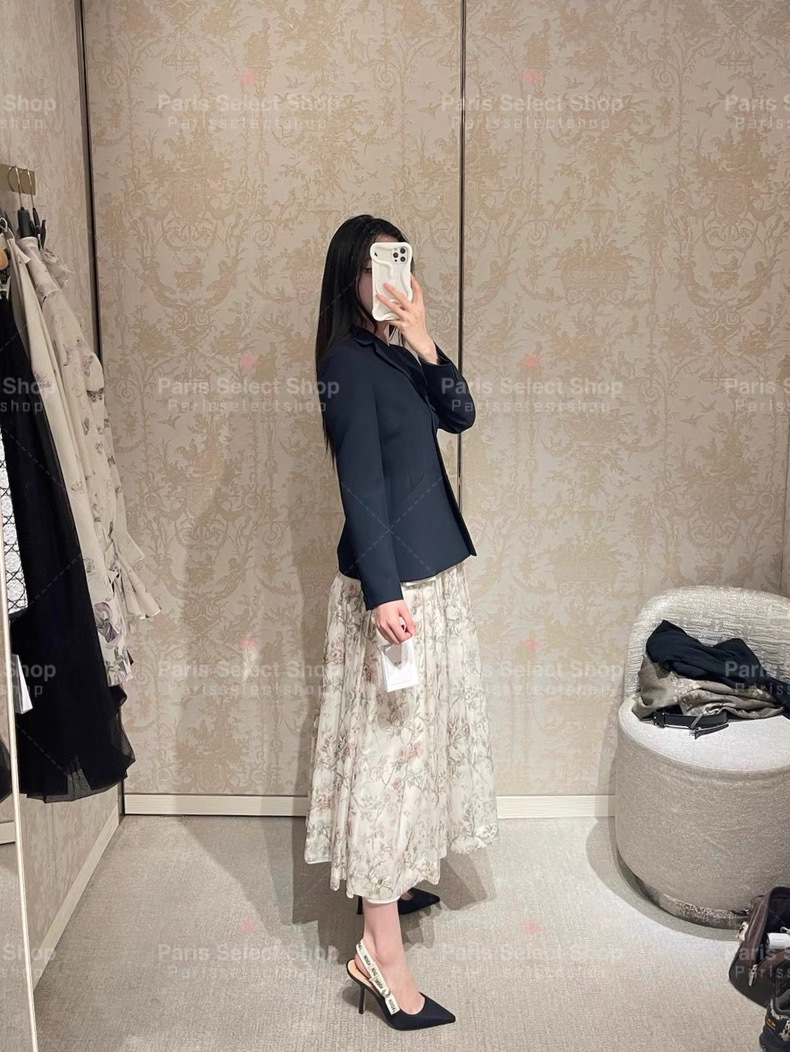 NO:623812,Style No. D25112768 Dio* new style D’s customized floral fashionable pleated large skirt mid-length thin cotton skirt!  (M size waist 70, skirt length 80) skirt, dior, dior, skirts, alexander wang19860909款号D25112768 Dio*新款 D家定制碎花时尚压褶大裙摆中长款薄棉半身裙！（M码腰围70,裙长80）半裙,,dior,dior,skirts,alexander wang,Women's clothing