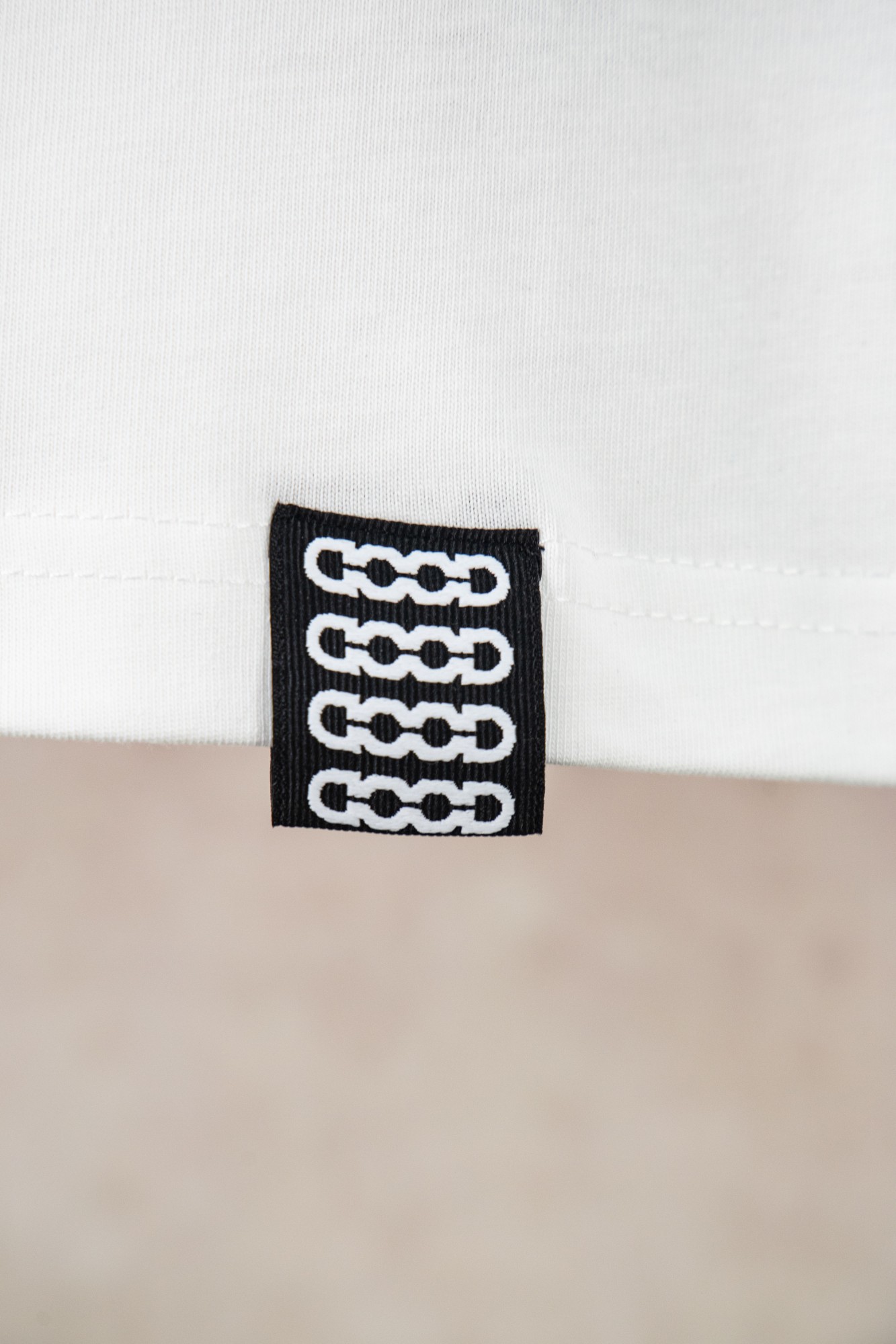 GOODBRAND 26ss 海岛椰林珠片绣轻奢时尚高级感短袖 T恤 男女同款 白色-Top High Quatity Cheap Sneakers Fashion Clothing Clothes Bags handbags Shoes of all Brand wholesale With The best Quality And Beautiful Price from China Factory Chinese suppliers wholesaler seller GOODBRAND 26ss 海岛椰林珠片绣轻奢时尚高级感短袖 T恤 男女同款 白色
