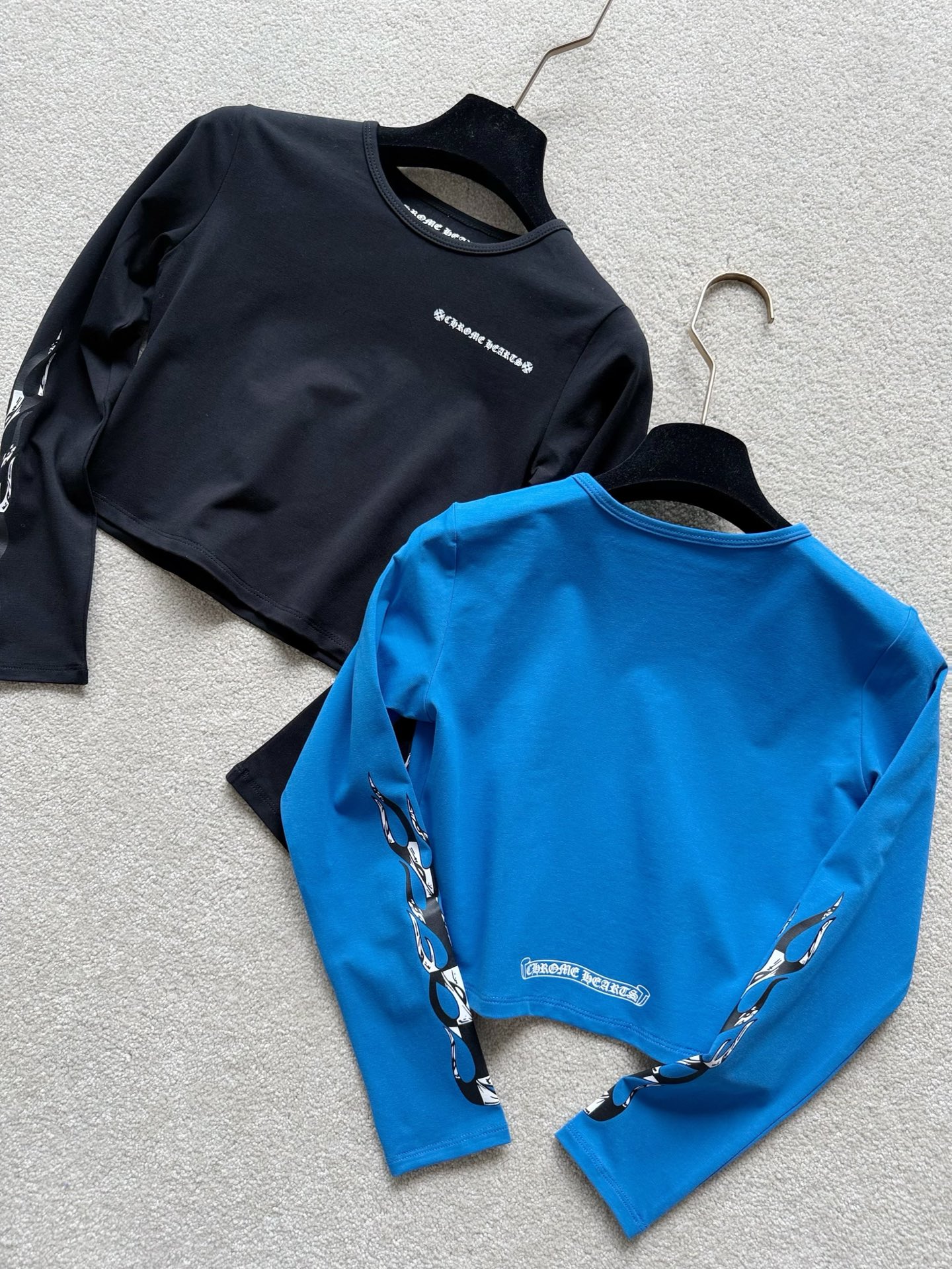 NO:535755,A ch long-sleeved tee planted by Lisa's private clothes. Few people find that such unpopular wear are always online. Meisha's aesthetics are always online. ~~ Exclusive good products that are not easy to wear the same clothes. 7k purchased and developed customized elastic pure cotton fabric. Slim small version of medium-length sleeves, beautifying proportions. Restored classic chessboard flame prints. Round neck case-solving short style who has a comic figure., alexander wang19860909被Lisa私服种草的一件ch长袖tee 发现如此冷门穿的人也很少 美莎的审美一直都在线 ~~ 不易撞衫的独家好货 7k购入开发定制弹力纯棉面料 修身小版中长袖,美化比例 经典棋盘格火焰印花还原 圆领破案短款谁穿谁有漫画身材,,alexander wang,Women's clothing