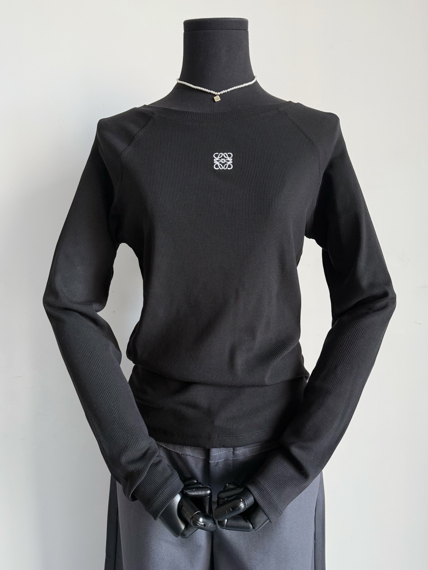 NO:535791,Real black details can be worn alone now, and as an inner wear when winter comes. The practical wear is a 5-pound slimming on the upper body is not a problem, alexander wang19860909黑色细节实拍图 当下即可单穿,入冬就当内搭 实穿主义上身显瘦5斤不是问题,,alexander wang,Women's clothing
