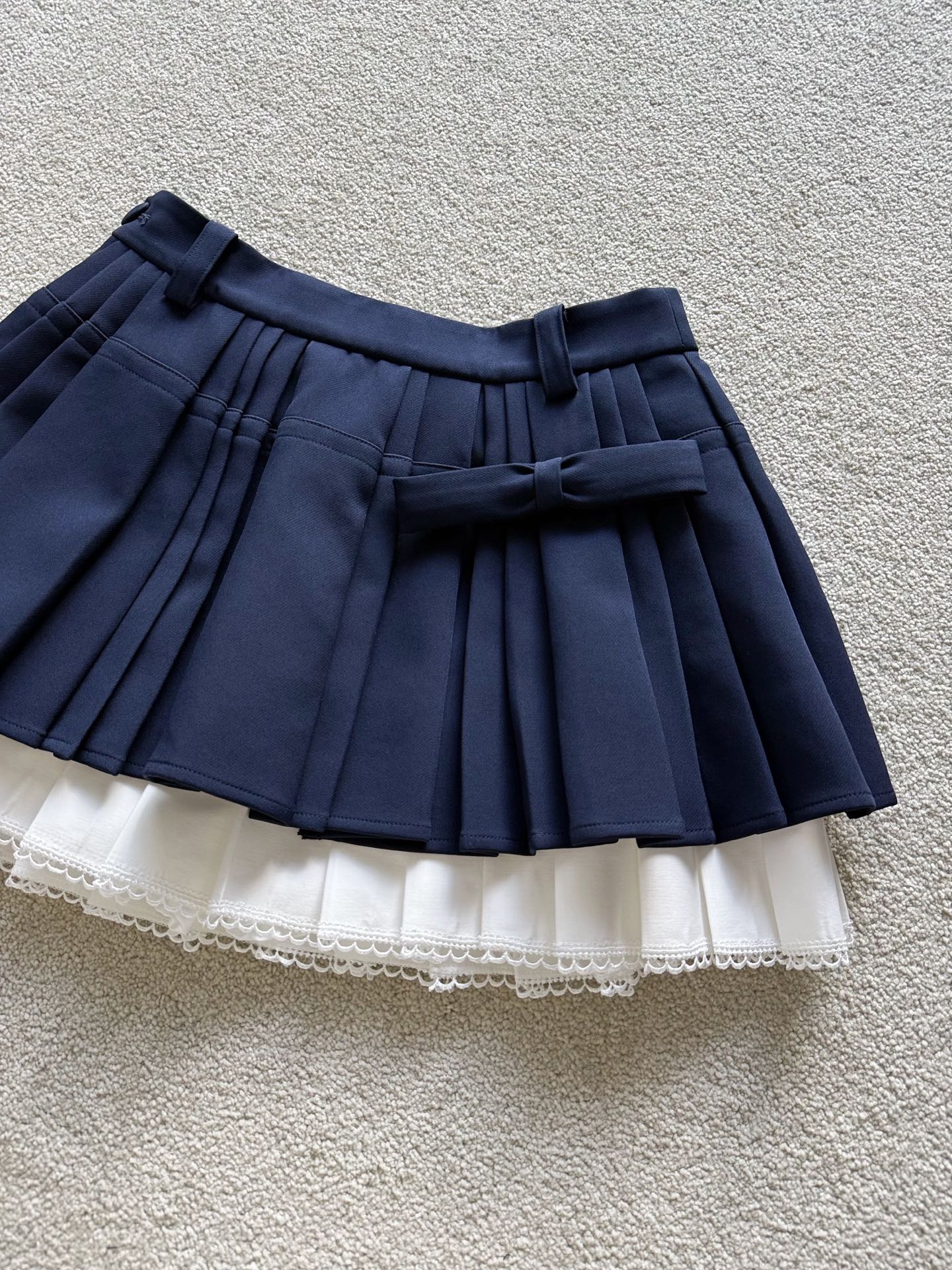 NO:536604,Such heavy-duty and daily wearable items I am definitely attracted by Lefam!! This pleated skirt is engraved directly in the genes. Customized deep blue upright suit skirt fabric. Neri modal + polyester + mulberry silk blend is a very thick pleated skirt I have seen. Double-layer pleated splicing design. Lace shorts inside to prevent exposure. I say goodbye to the monotony and boredom of the pleated skirt. I have praised it all, skirts, shorts, business suit, alexander wang19860909如此重工又有日常实穿性的单品 我是妥妥被Lefam圈粉了 !! 这条百褶裙直接把精致刻在基因里 定制深藏蓝挺拔西装裙面料 内里莫代尔+聚酯+桑蚕丝混纺 是我见过很有厚度的百褶裙 双层百褶拼接设计 内里设置花边短裤防走光 直接告别百褶裙的单调和无聊 入手赞不绝口的一条,,skirts,shorts,business suit,alexander wang,Women's clothing