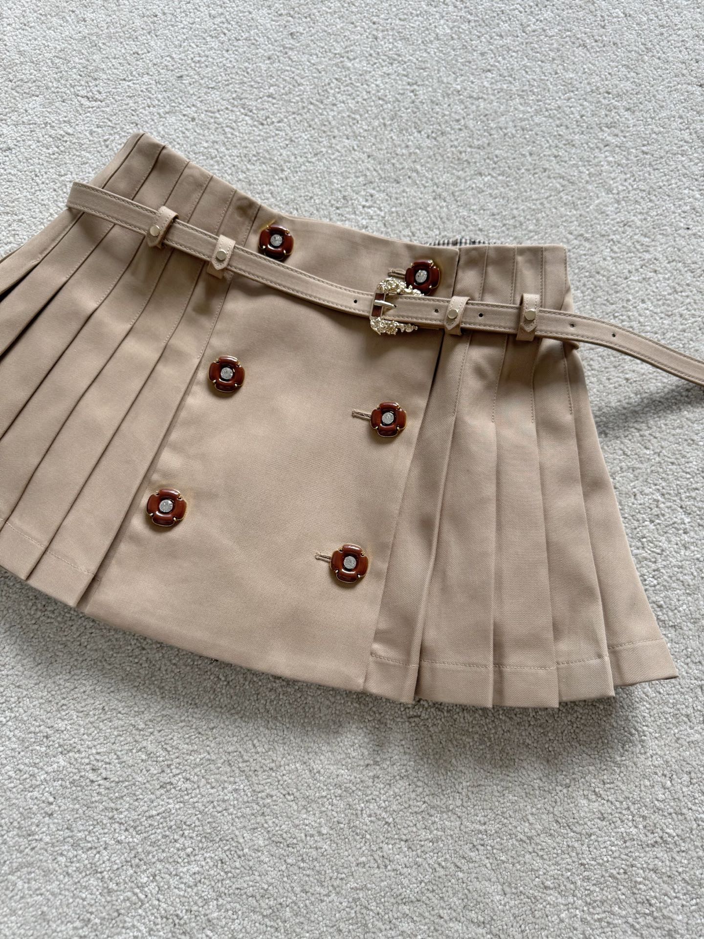 NO:544681,It is a skirt that makes everyone delicate!! Lefam's design and materials are easy to use. I recommend new and old customers to buy it boldly and taste it carefully~~ Customized polyester + cotton blend suit fabric is crisp, stylish and not easy to wrinkle, and you can clearly touch the good materials. Three-dimensional tailoring, medium and high waist paired with a belt with fabric, and delivery of plaid shorts lining to prevent exposure. All the details you can think of are thoroughly considered, skirts, shorts, business suit, alexander wang19860909是一条让所有人精细的半裙 !! Lefam的设计和用料都好走心 推荐新老顾客大胆入手,细细品味 我家的出品出入无压力~~ 定制涤纶+棉混纺西装面料 挺括有型不易起皱 到手明显摸得出来好料子. 立体剪裁中高腰搭配同面料腰带 配送格纹短裤内衬防走光 你能想到的细节都考虑周全了,,skirts,shorts,business suit,alexander wang,Women's clothing