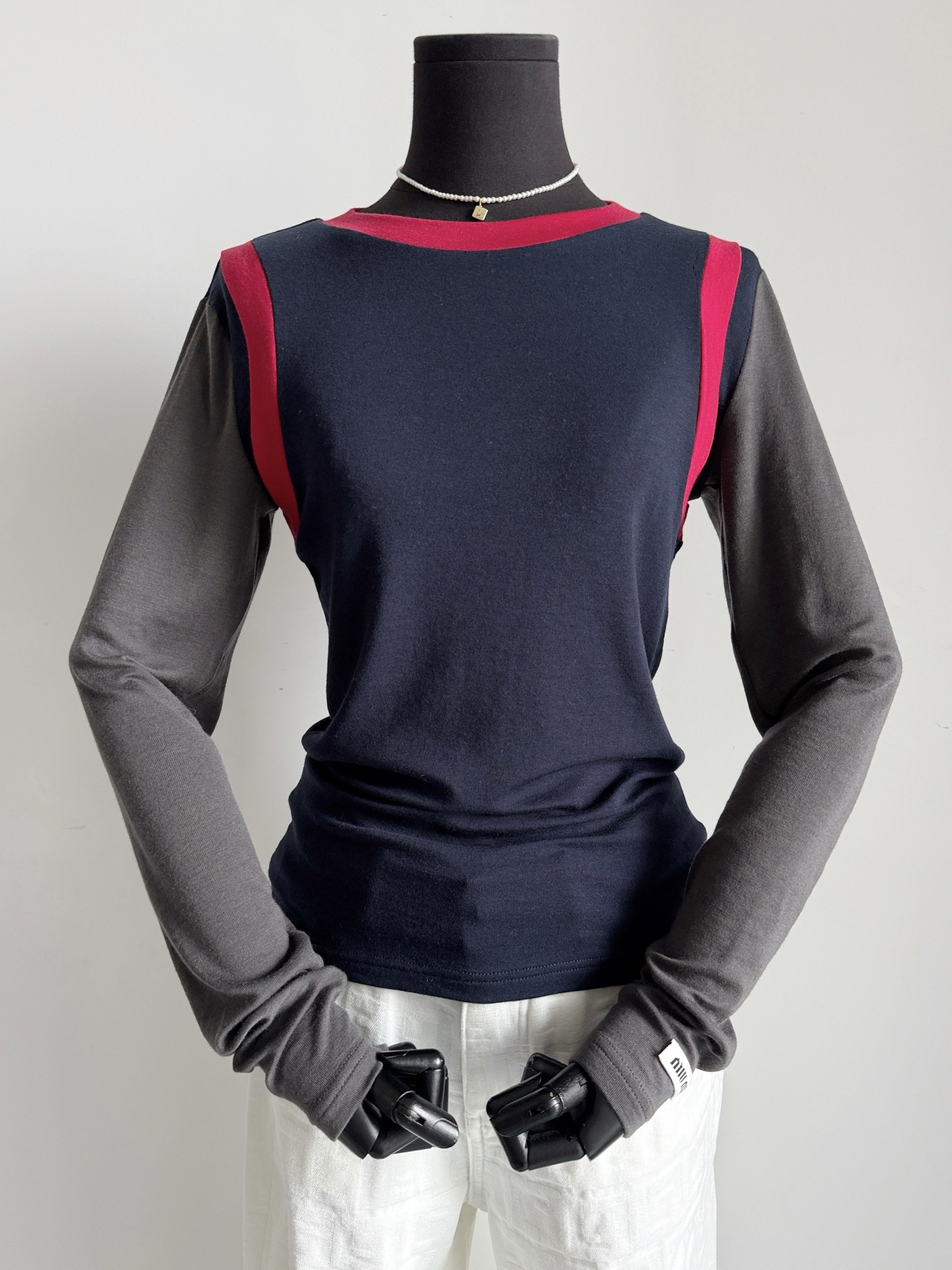 NO:547735,Real photo of dark blue details, red edges make people shine, alexander wang19860909深蓝色细节实拍图 撞红色边让人眼前一亮,,alexander wang,Women's clothing