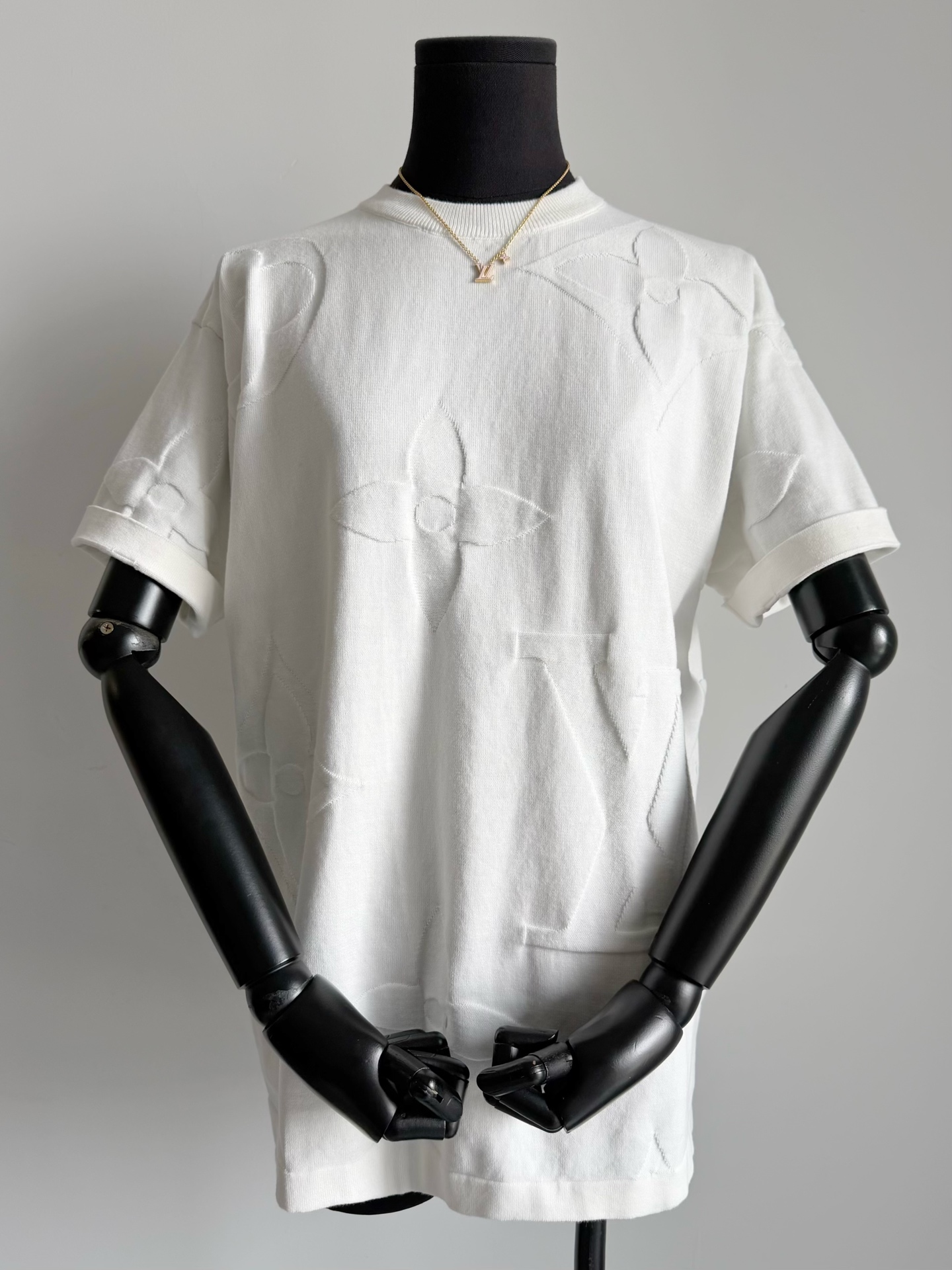 NO:547722,Ss boutique donkey men's clothing is coming. Sell one less piece of fine products, and collect them while in stock. Customers who know the goods do not need to say much. Fixed high-droop sticky cotton yarn fine knitted pieces, soft skin-friendly, moisture-absorbing and sweat-wicking properties. Double-sided jacquard + embossing technology combines to restore unevenness and three-dimensional four-leaf clover. Each pattern has delicate and neat stitching. The loose round neck 'H' style has no limit on the figure. It is recommended to buy and share it with family members., louis vuitton, louis vuitton, alexander wang19860909ss精品驴家男装来袭 卖一件少一件的精品,趁现货来收 懂货的顾客无需多言 定织高垂感粘棉纱线细针织片 亲肤柔软,吸湿排汗性能数一数二 双面提花+压纹工艺结合 还原凹凸不平和立体感四叶草. 每一处纹路针脚细腻工整 圆领“H”宽松版型对身材不设限 推荐入手和家属一起共享,,louis vuitton,louis vuitton,alexander wang,Women's clothing