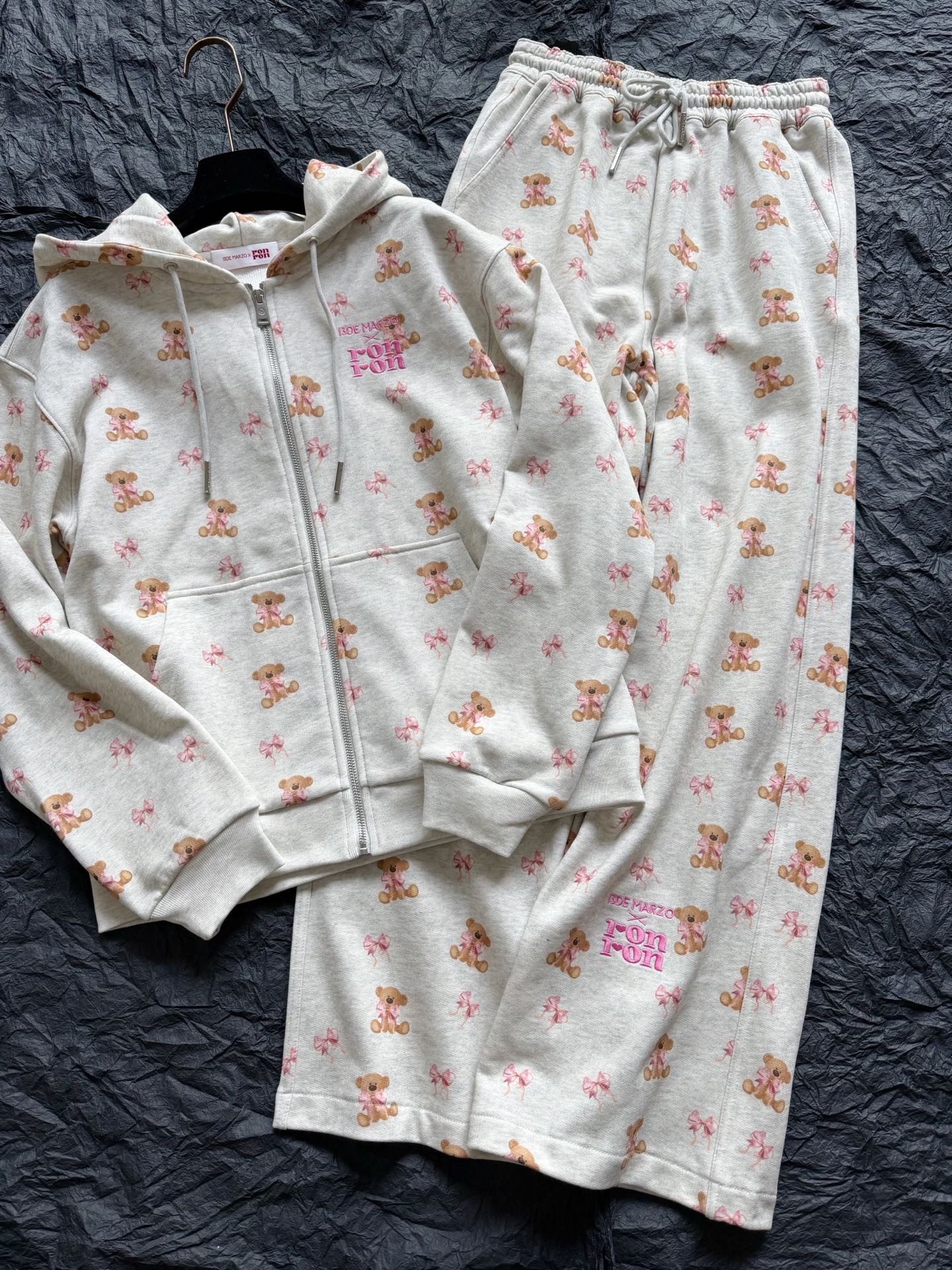 NO:549876,Real photos of matching trousers, soft, glutinous and skin-friendly large coil pure cotton fabric, penetrating bear print, co-branded embroidery, alexander wang19860909配套卫裤实拍图 软糯亲肤的大线圈纯棉面料 渗透型小熊印花,联名刺绣,,alexander wang,Women's clothing