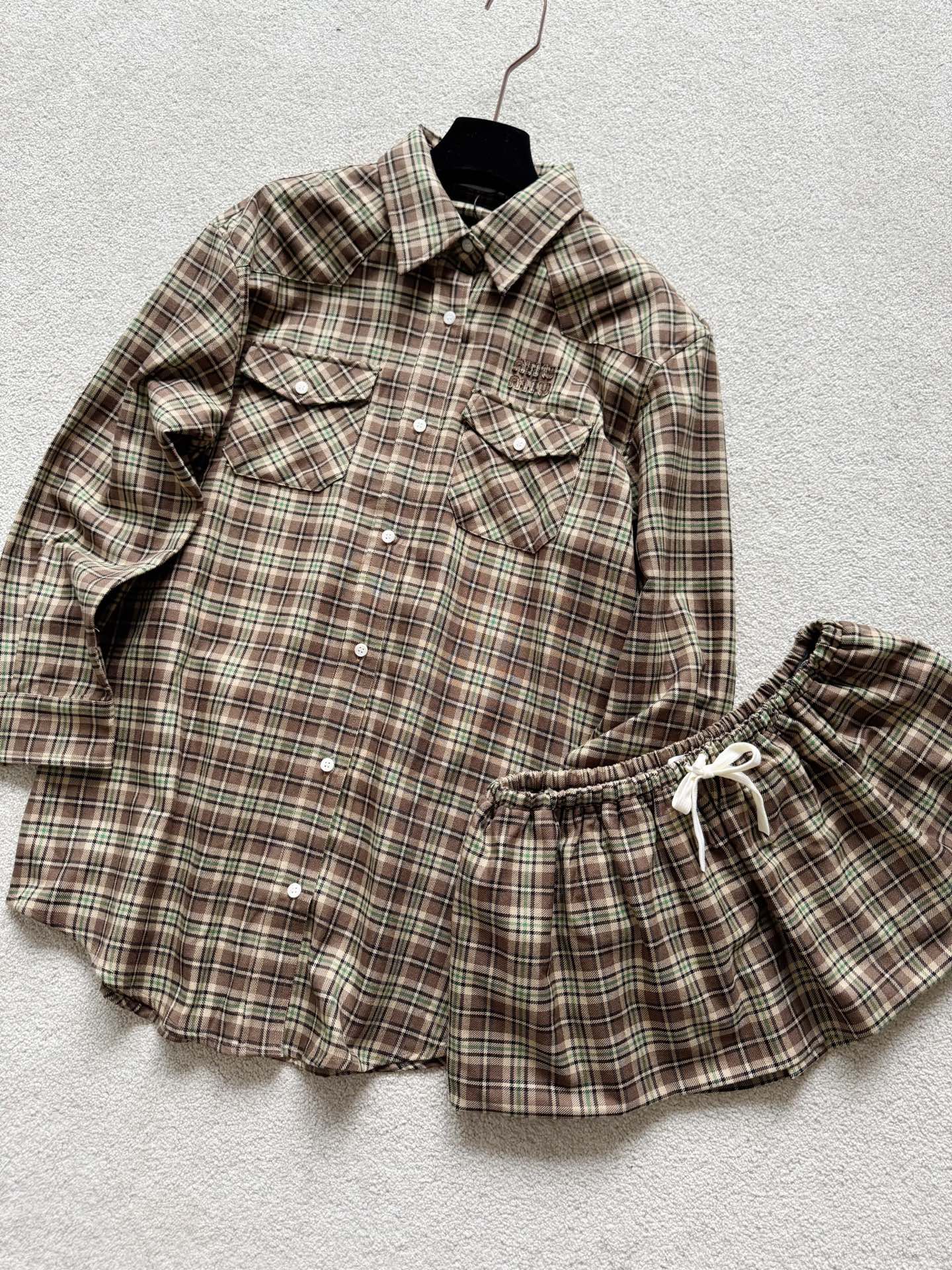 NO:560860,Actual pictures of plaid series pleated skirt. A very good pair. Recommended for layering, skirts, alexander wang19860909格纹系列百褶裙实拍图 很好搭的一条,推荐叠穿,,skirts,alexander wang,Women's clothing