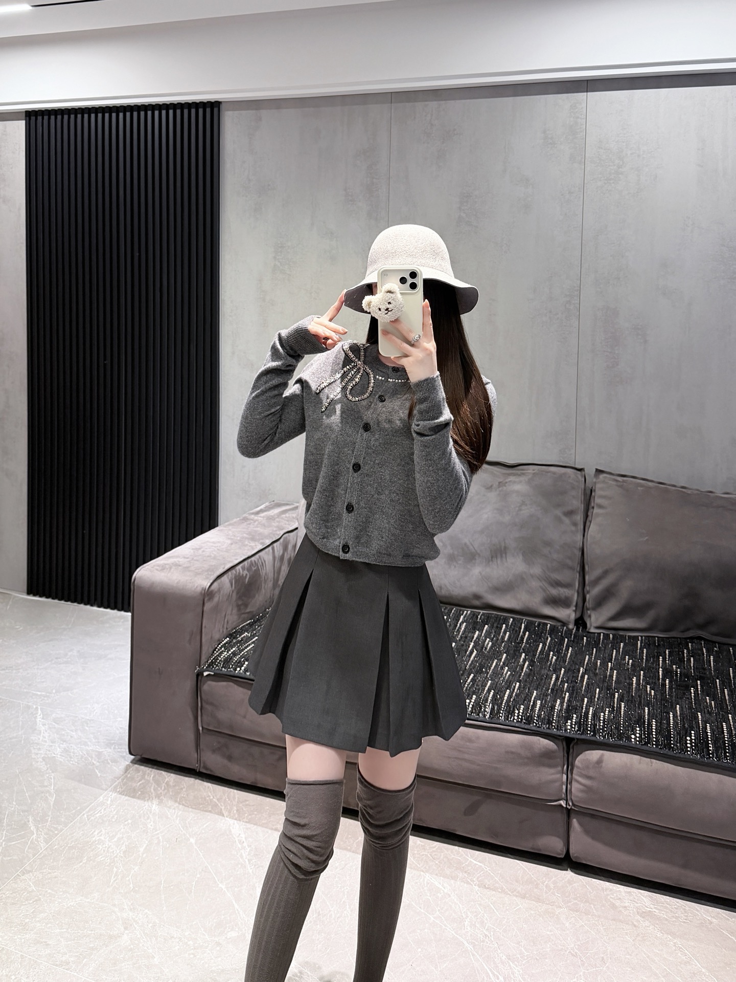 NO:562658,Own model look with TB pleated skirt, skirts, alexander wang19860909自家模特look 搭配TB百褶半裙,,skirts,alexander wang,Women's clothing