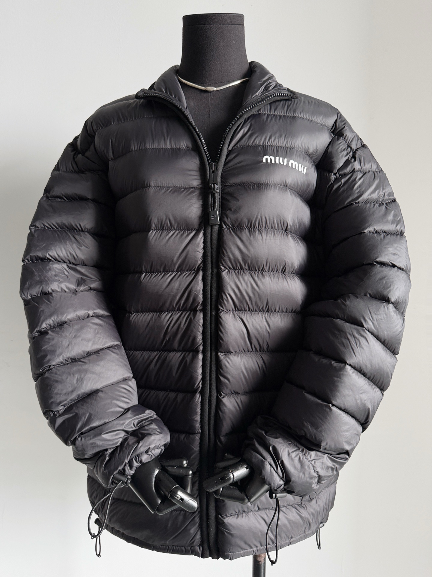 NO:565717,Actual photo of black with dust bag. Classic and practical for everyday wear. Don’t choose a match. alexander wang19860909配防尘袋黑色实拍图 日常经典实穿,不挑搭配,,alexander wang,Women's clothing