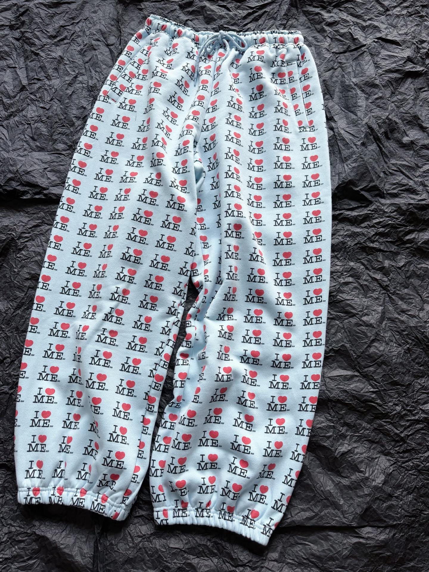 NO:563413,Actual photos of the matching pants. The customized saturation blue tone is unique. If you don’t have YB, you will definitely not dare to try it. Elastic waist + drawstring design + loose leg leggings. It is friendly to all kinds of imperfect leg shapes. It can be easily and fashionably worn with bottoming, vest and short sleeves. T-shirt, alexander wang19860909配套裤子实拍图 定制饱和度蓝色调独一无二 没有yb是肯定也不敢尝试的. 弹力腰+抽绳设计+宽松束脚裤腿 对各种不完美腿型都友好 搭配打底 背心 短袖 都可轻松时髦出街,,T-shirt,alexander wang,Women's clothing